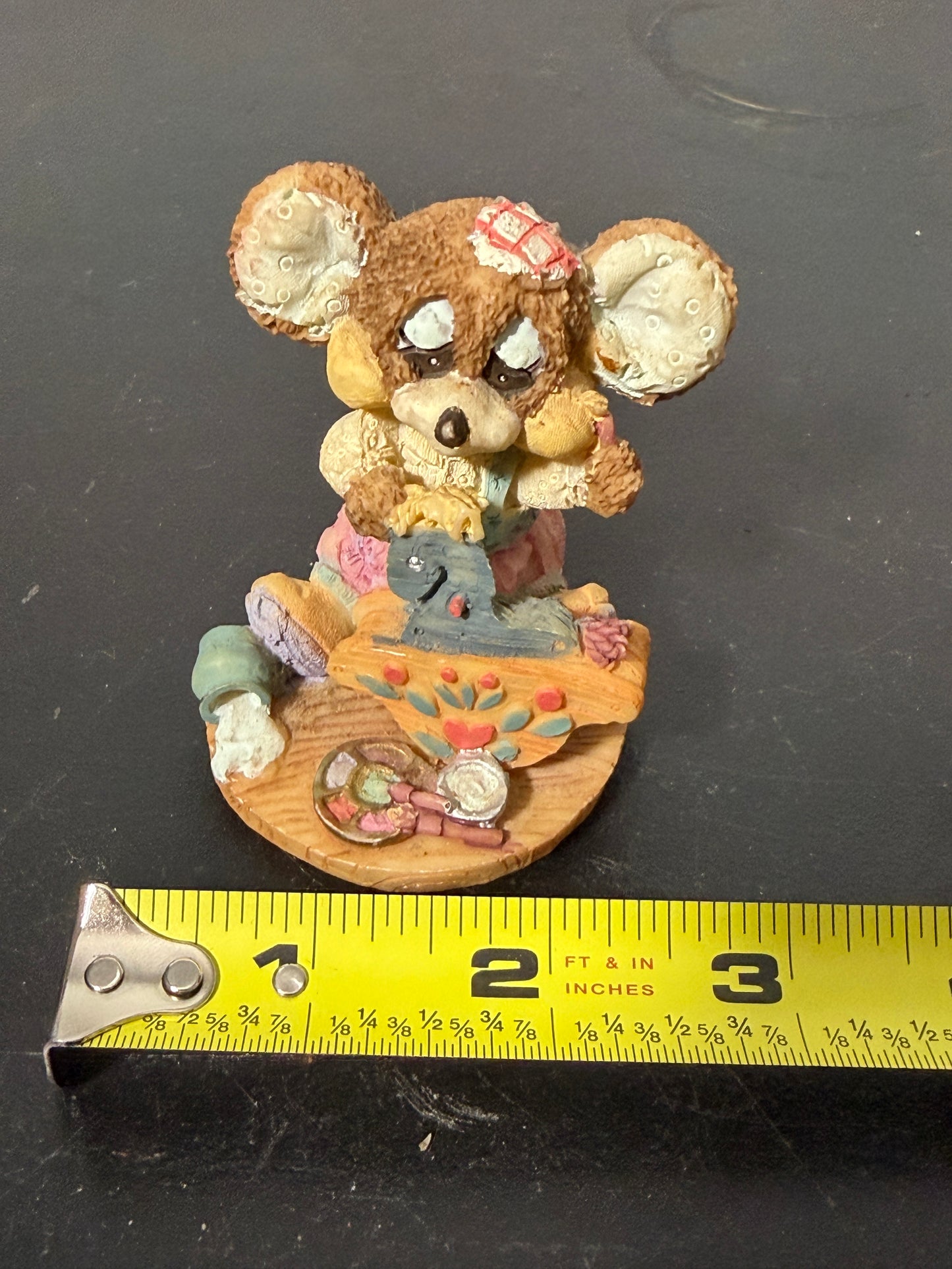 Resin Mouse Figurine with Palette and Flowers - Made in China - photo 7