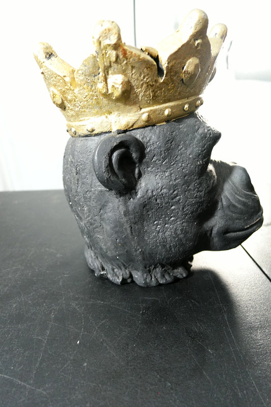 Sagebrook Home Resin 12 Gorilla Head Planter with Crown, Black
