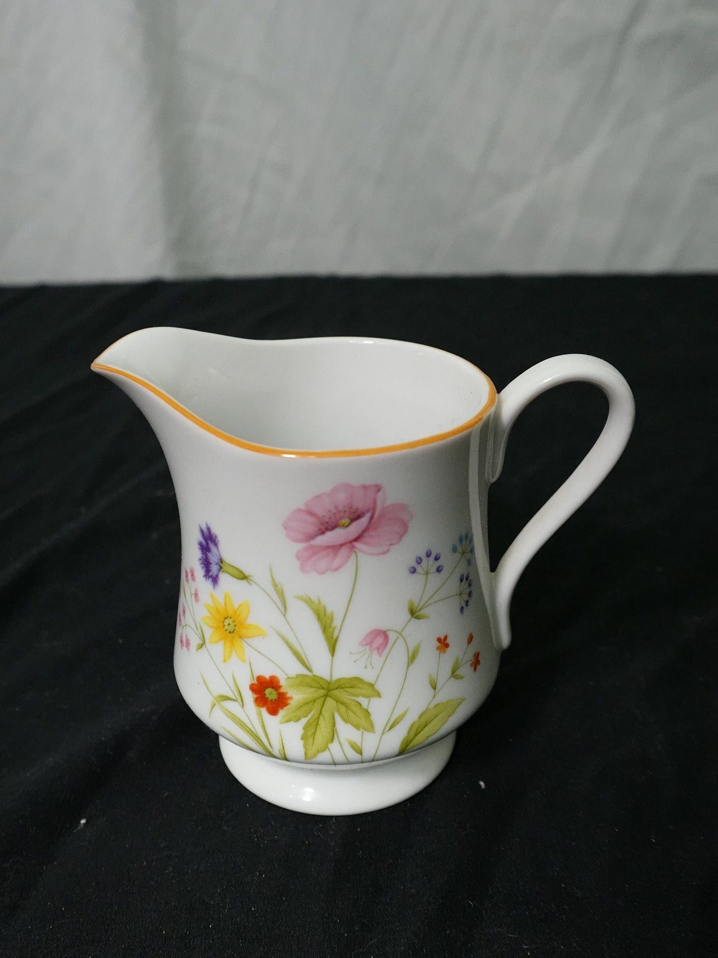 Mikasa Stratford Nita Summer Melody Creamer L9008
