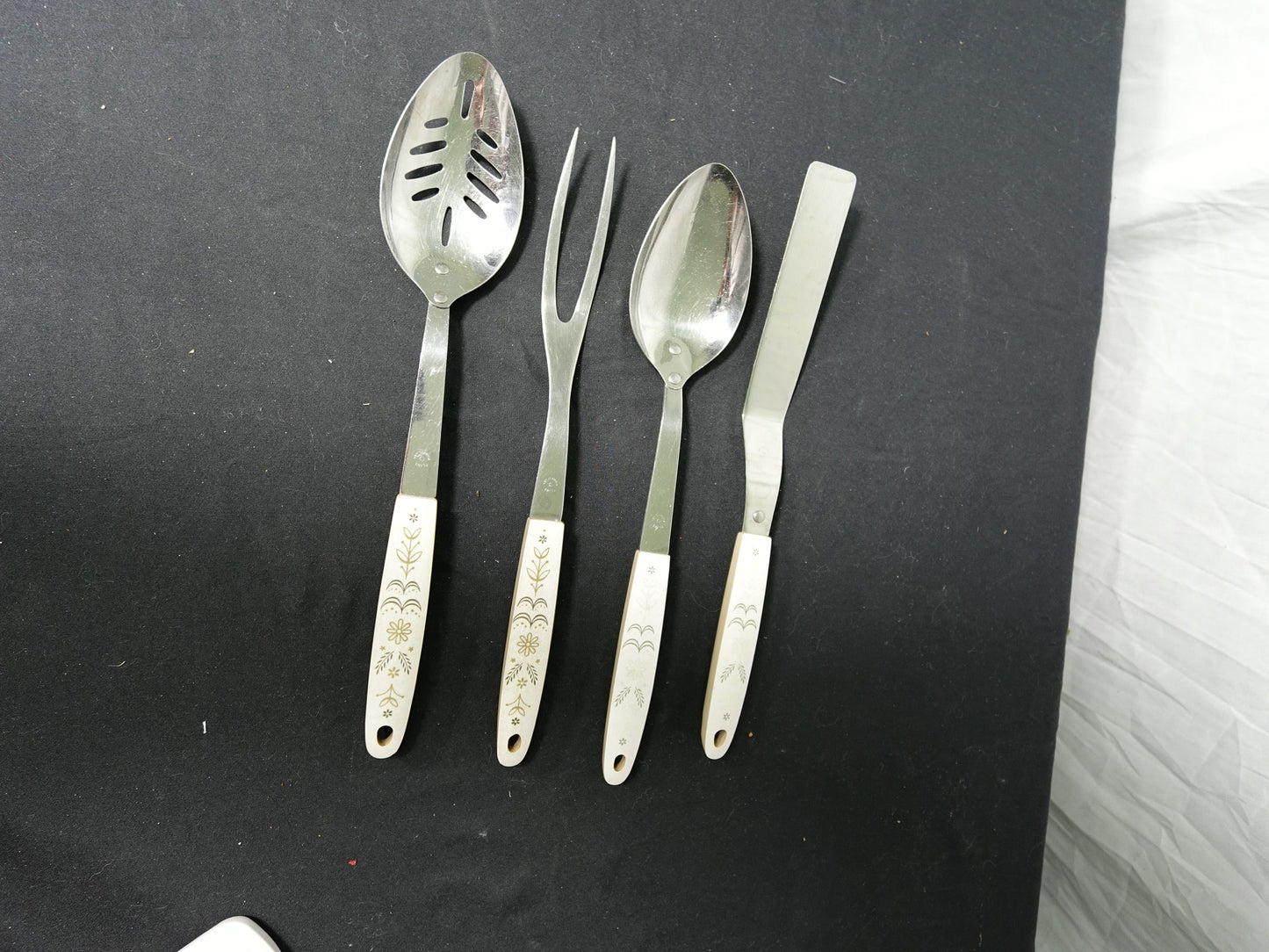 Vintage Flint Wheat Arrowhead Stainless Serving Utensils Set