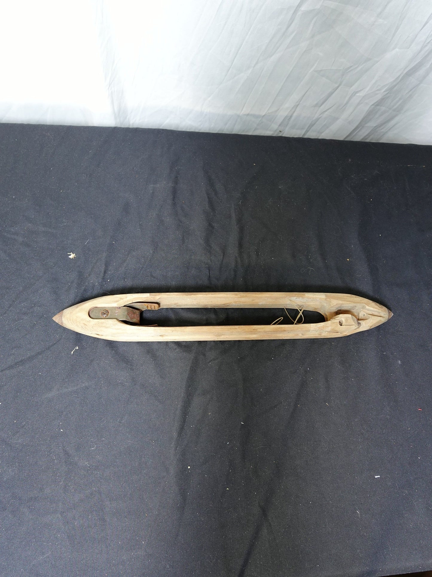 Wooden Weaving Shuttle with Metal Mechanism