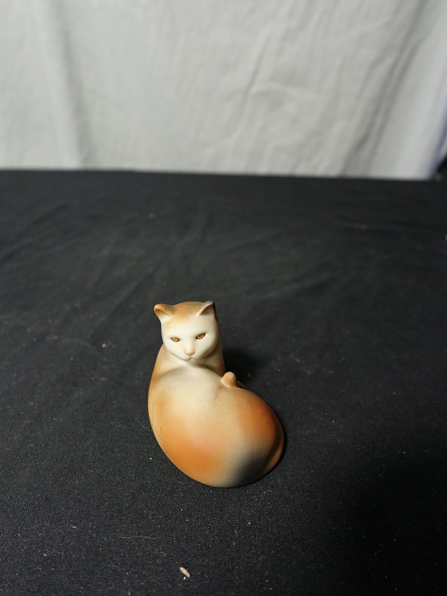Avon 1984 Cat Figurine