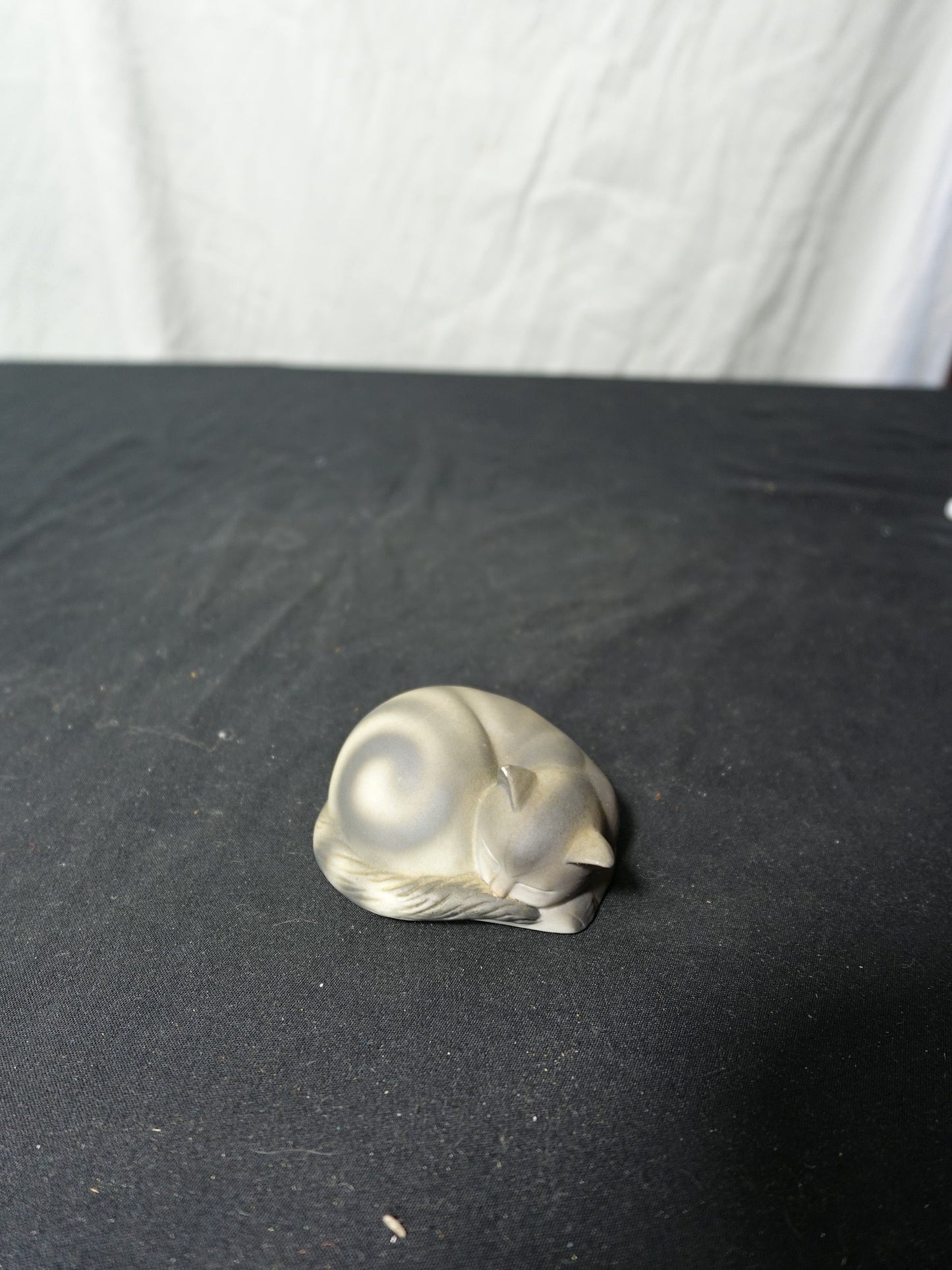 Avon 1984 Sleeping Cat Figurine