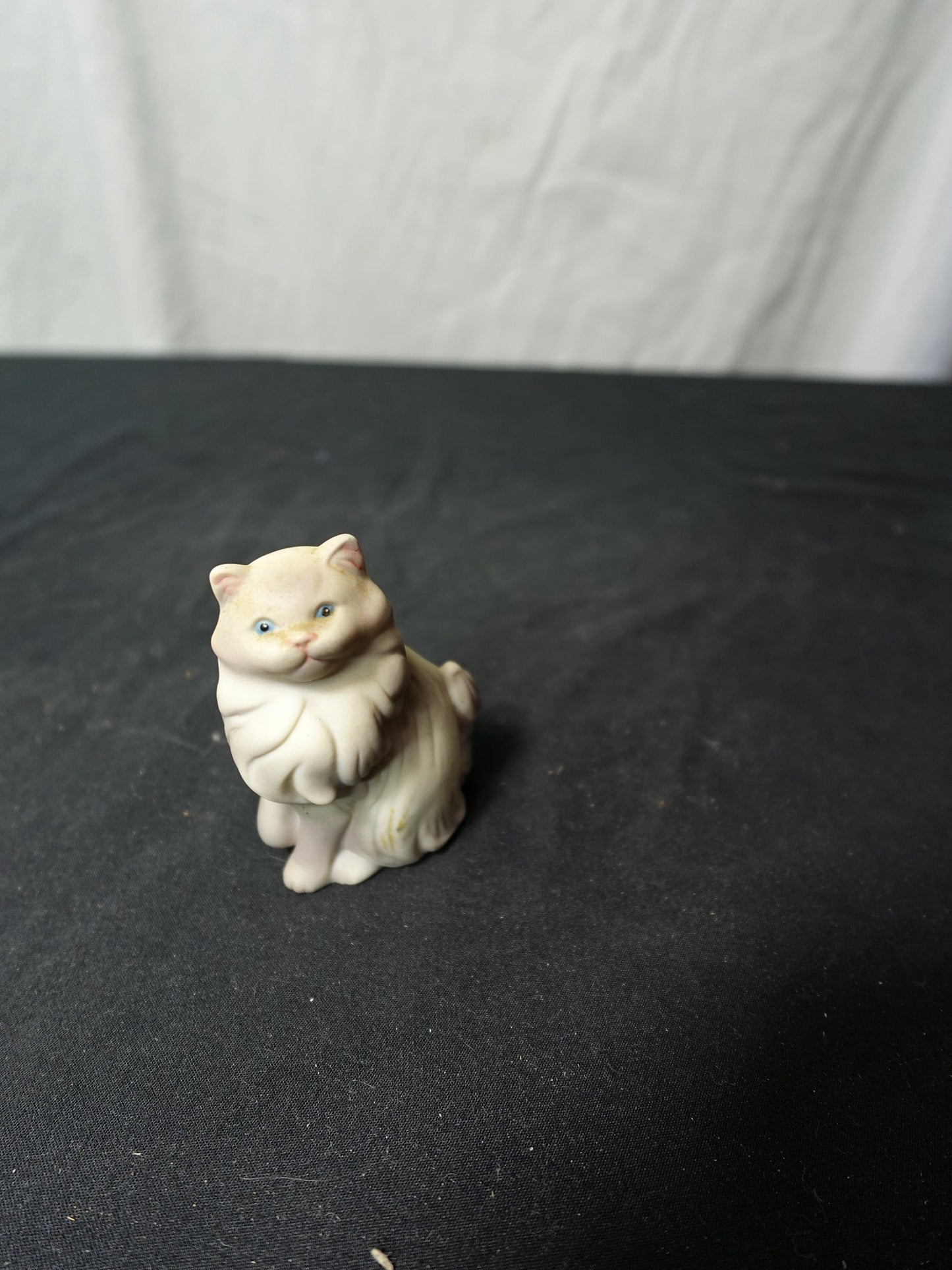 Avon 1984 Cat Figurine