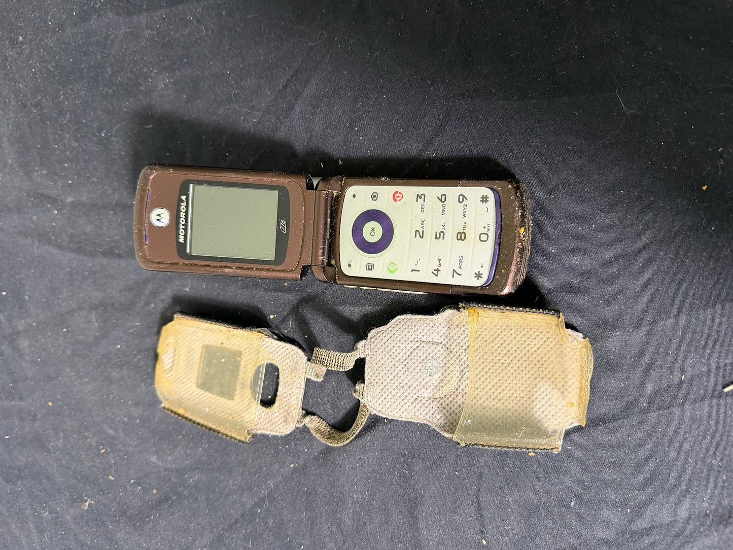 Motorola RAZR V3 Flip Phone with Case