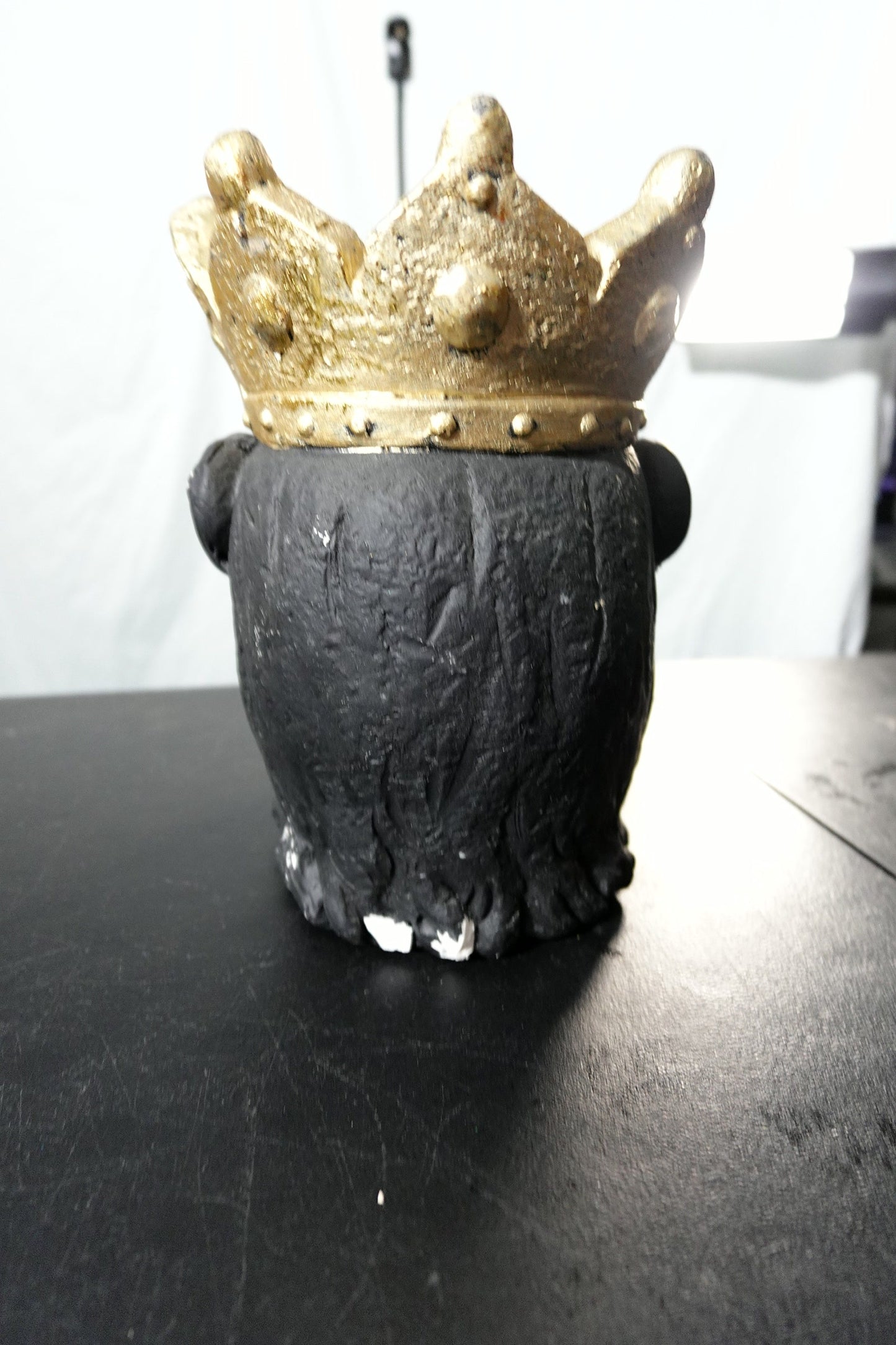 Sagebrook Home Resin 12 Gorilla Head Planter with Crown, Black
