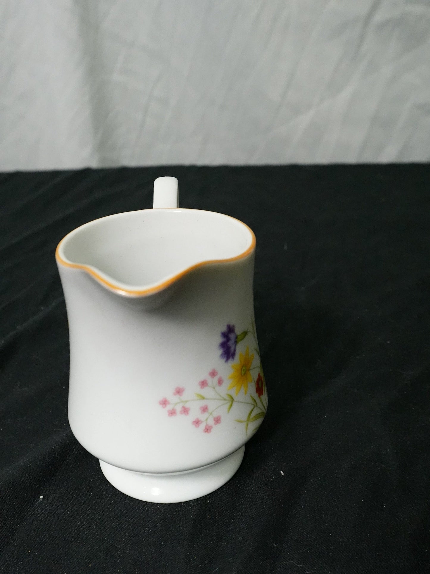 Mikasa Stratford Nita Summer Melody Creamer L9008