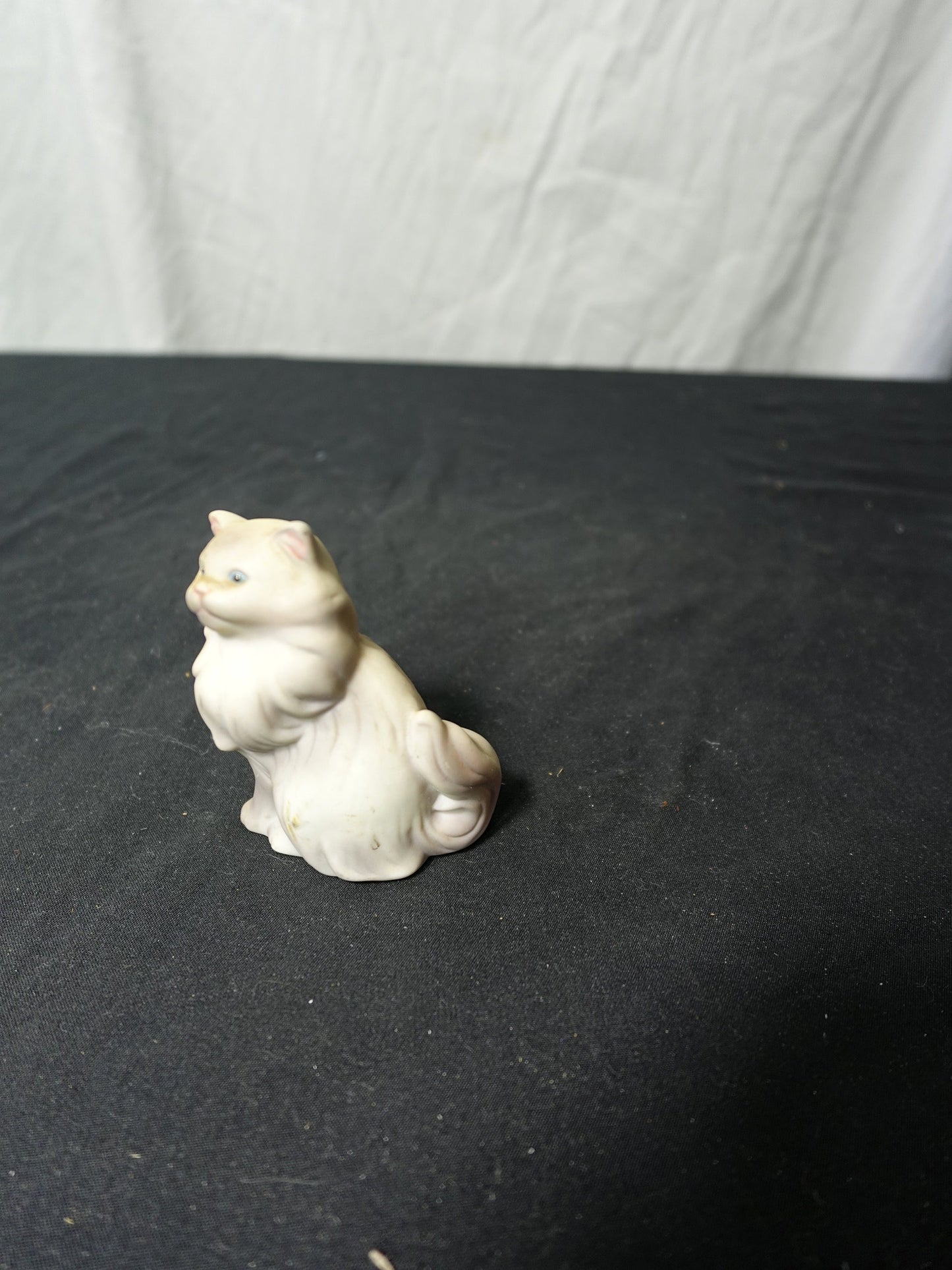 Avon 1984 Cat Figurine
