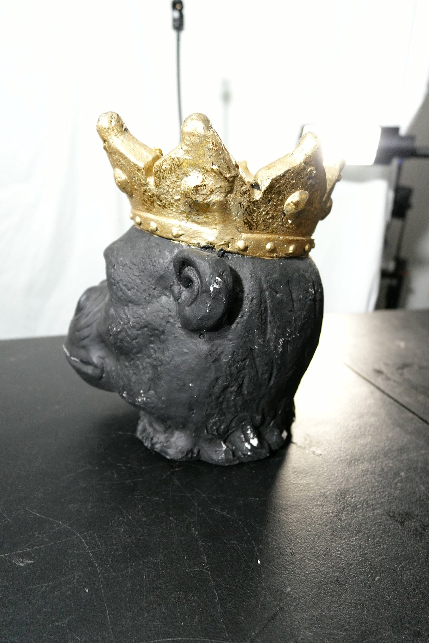 Sagebrook Home Resin 12 Gorilla Head Planter with Crown, Black