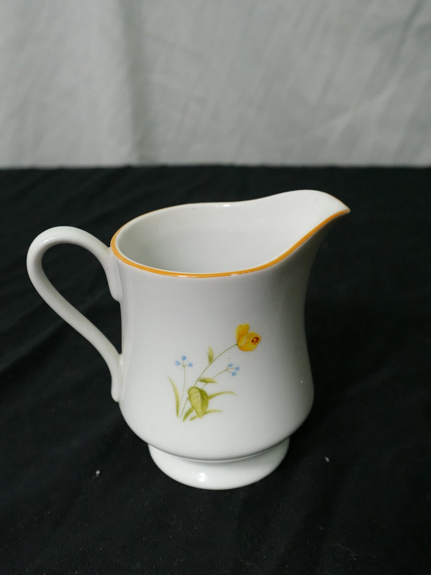 Mikasa Stratford Nita Summer Melody Creamer L9008