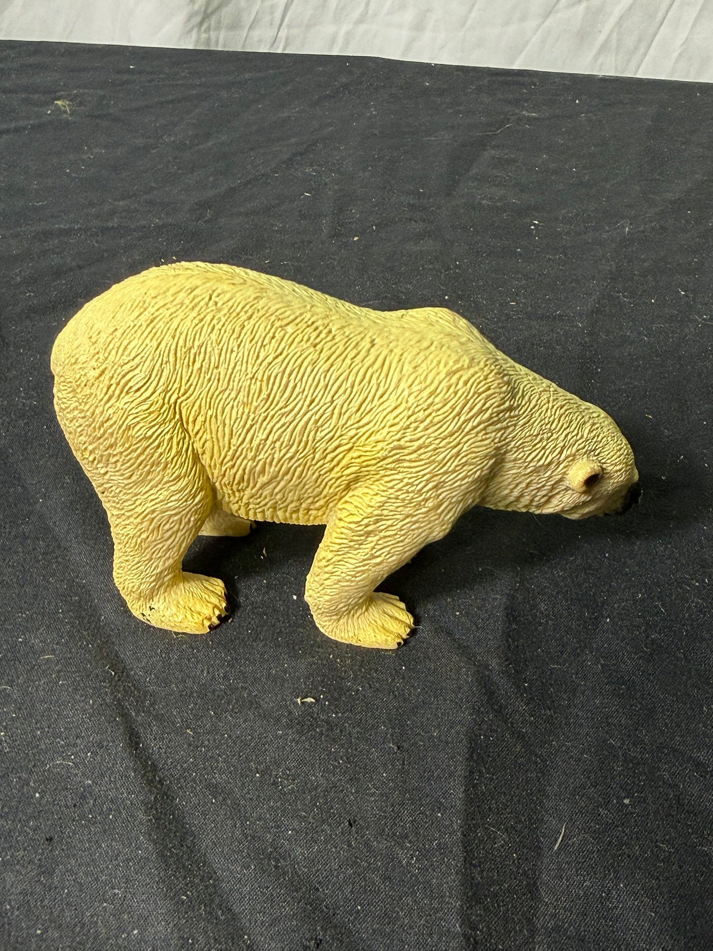 1990 Safari LTD Polar Bear Figure Yellow 7 Long 3 Tall