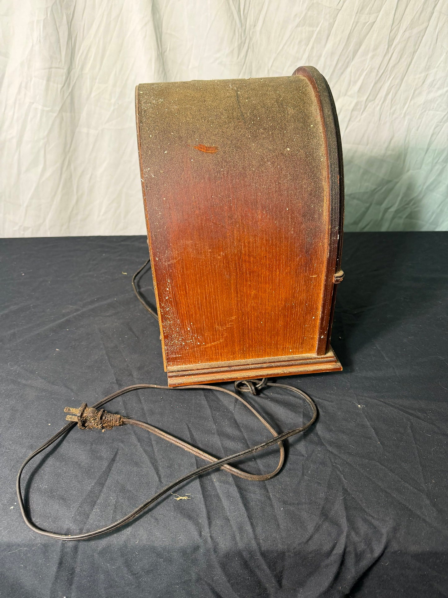 Thomas Radio Model SD-247 Vintage Wooden Radio
