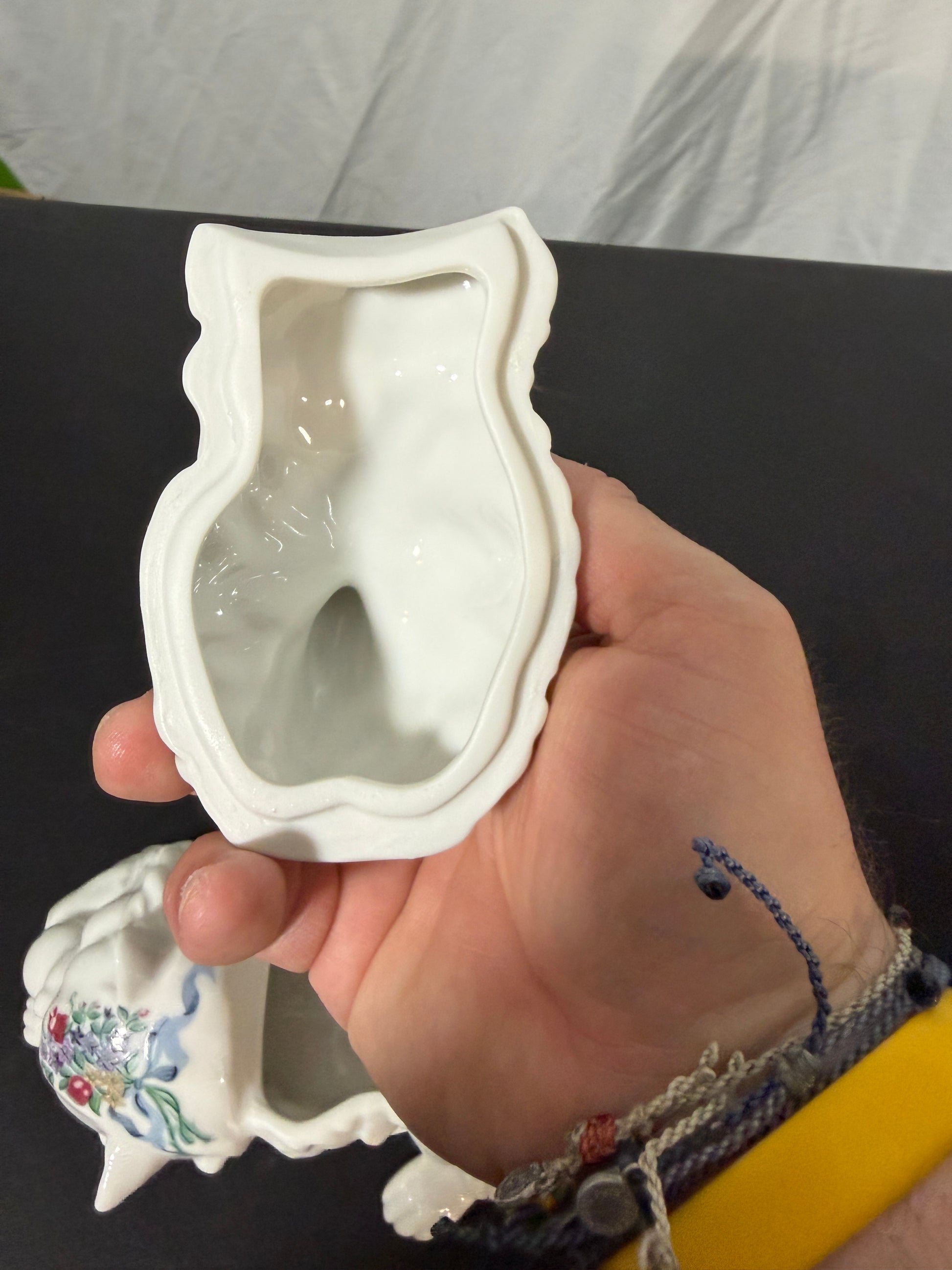 Southern Heirloom for Elizabeth Arden White Ceramic Cat Lidded Trinket Box - photo 3