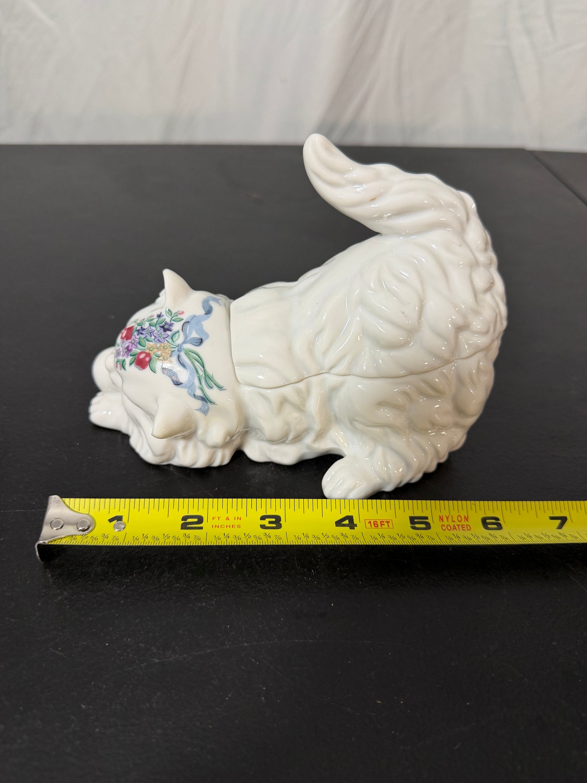 Southern Heirloom for Elizabeth Arden White Ceramic Cat Lidded Trinket Box - photo 5