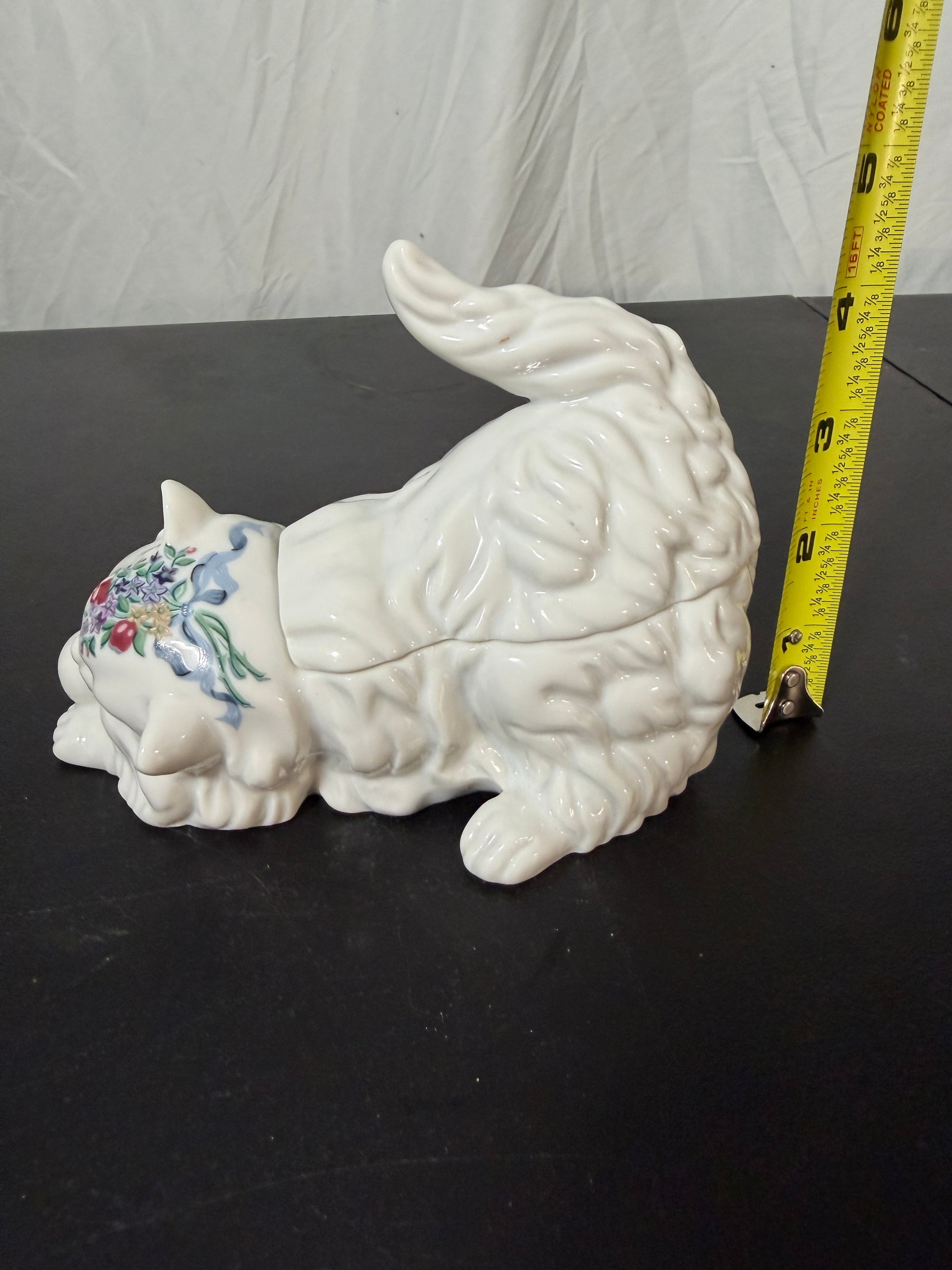 Southern Heirloom for Elizabeth Arden White Ceramic Cat Lidded Trinket Box - photo 6