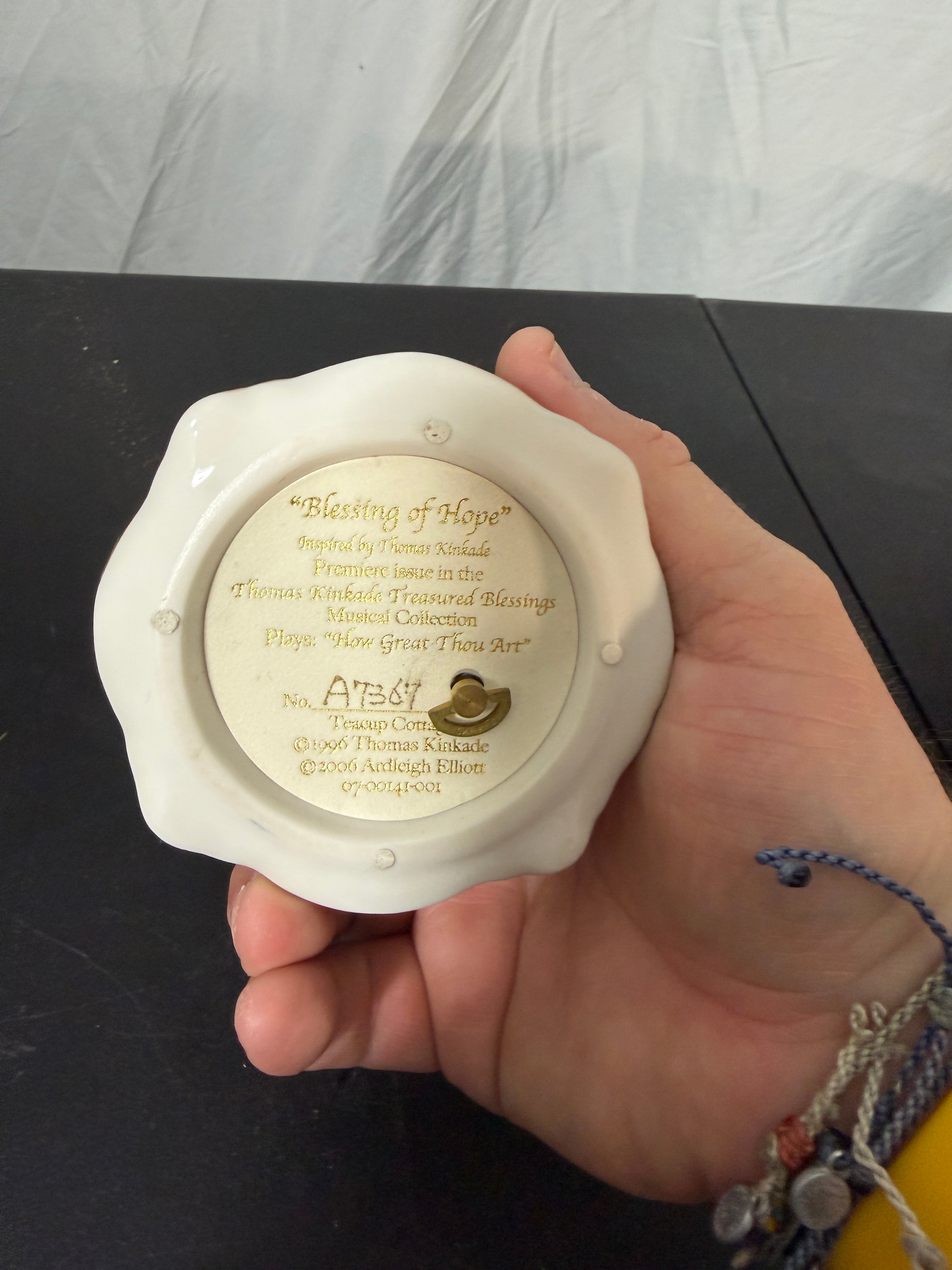 Thomas Kinkade Blessing of Hope Musical Porcelain Egg - photo 6