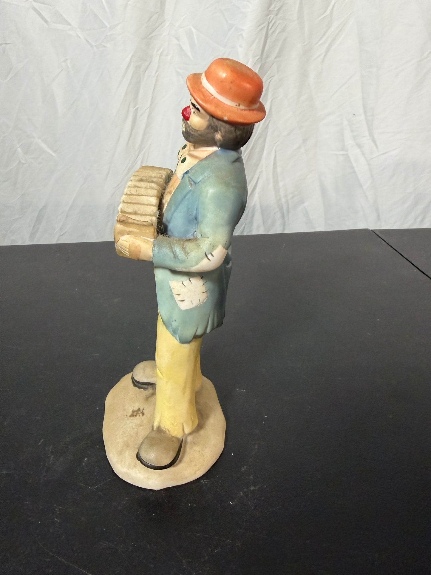 Emmett Kelly Jr. Hobo Clown Figurine Playing Accordion Flambro 1984 - photo 4