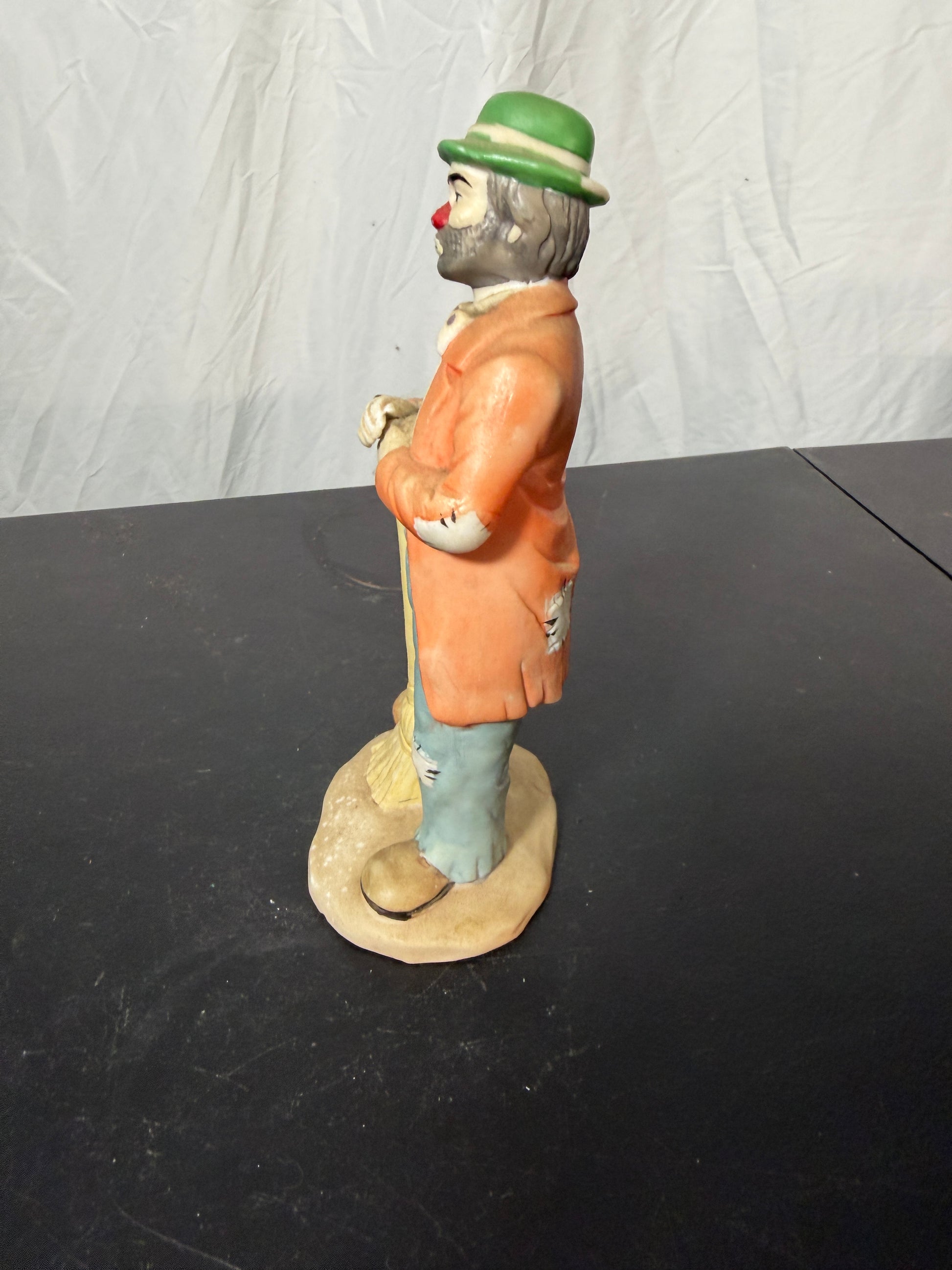 Flambro Emmett Kelly Jr. Hobo Clown Figurine Holding Broom - photo 2