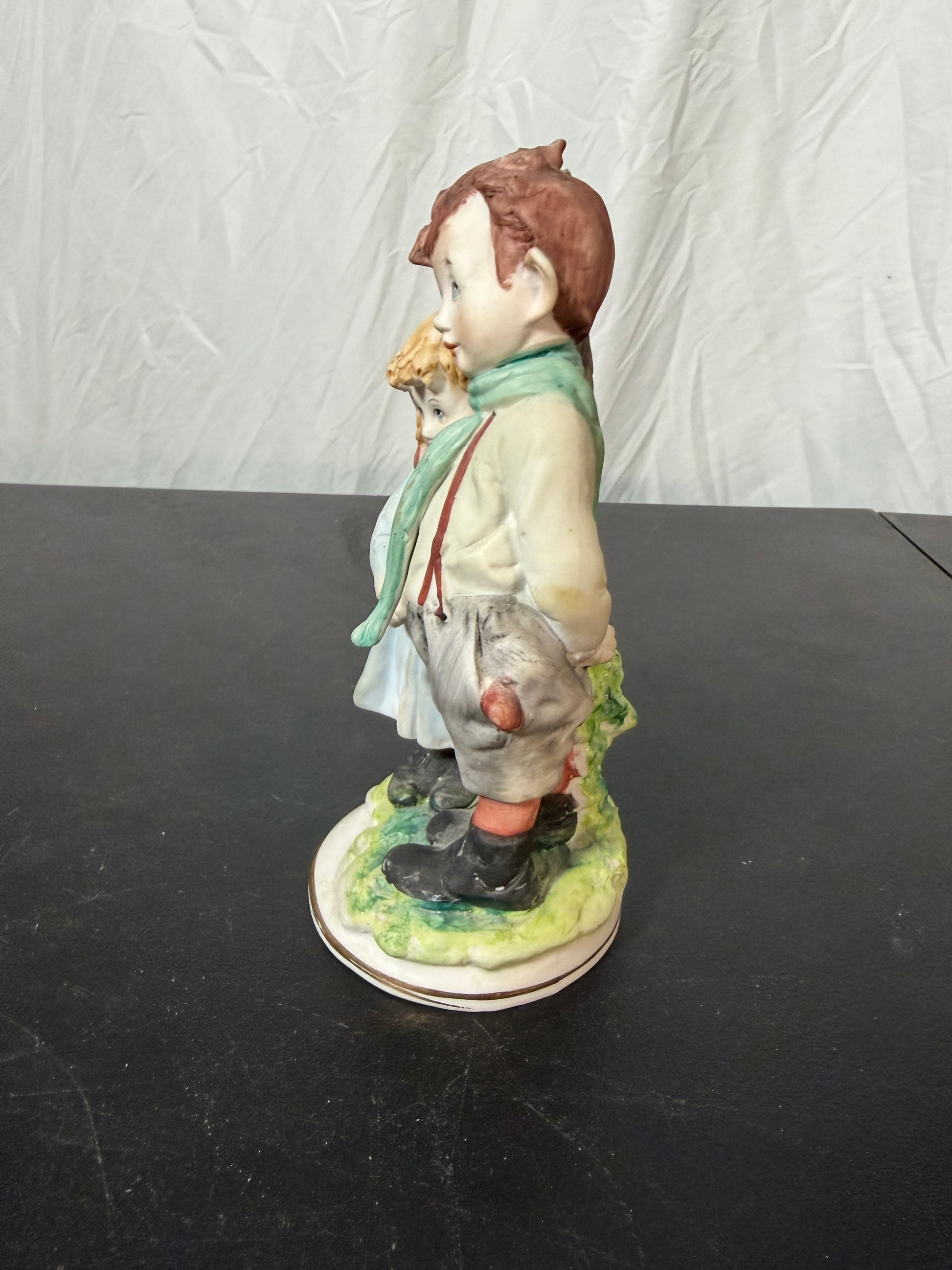 Giuseppe Cappé Capodimonte Porcelain Figurine of Boy and Girl 1959 - photo 2
