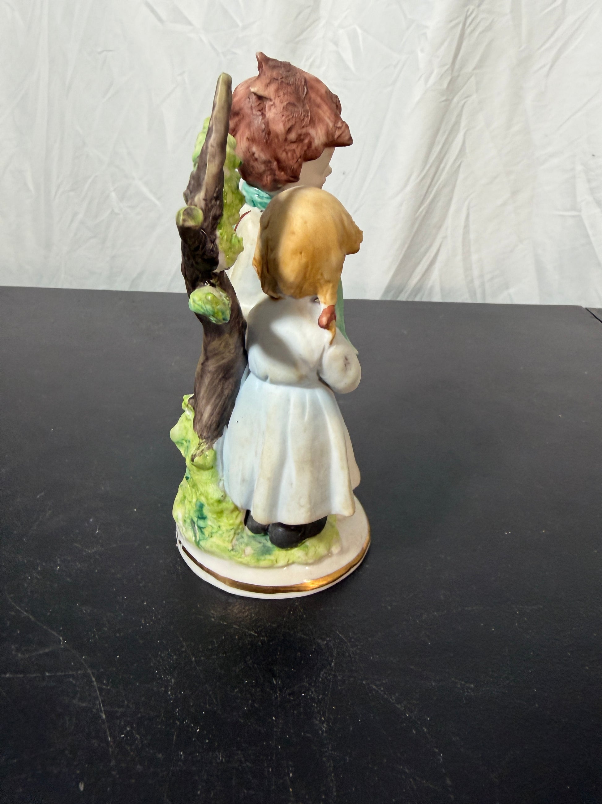 Giuseppe Cappé Capodimonte Porcelain Figurine of Boy and Girl 1959 - photo 4