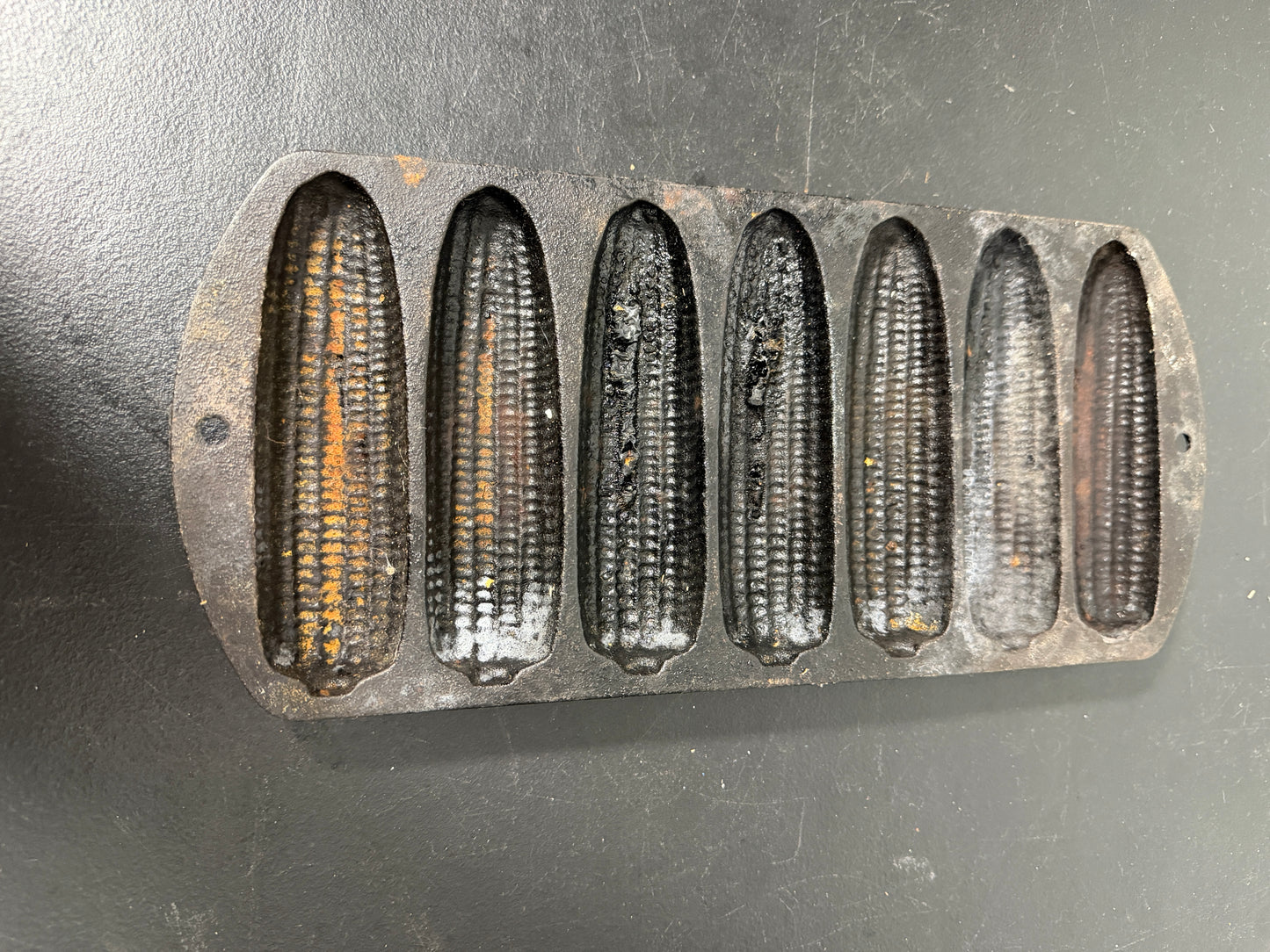 Lodge Cast Iron Cornbread Pan 6 Cobs