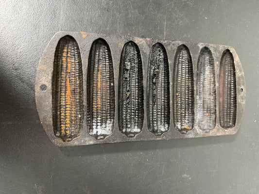 Lodge Cast Iron Cornbread Pan 6 Cobs