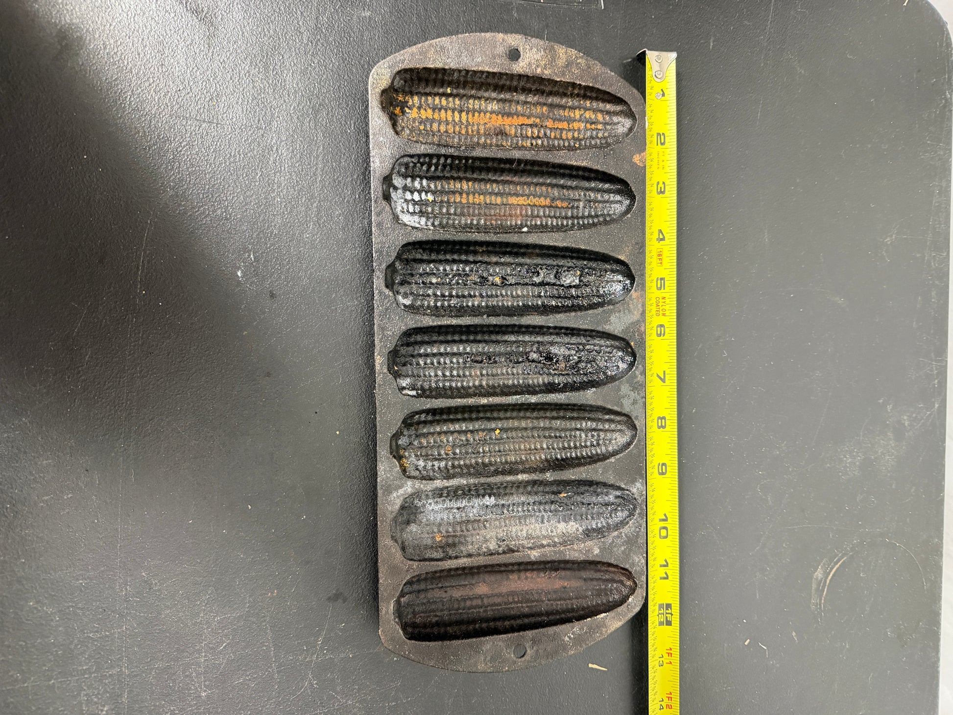 Lodge Cast Iron Cornbread Pan 6 Cobs - photo 5