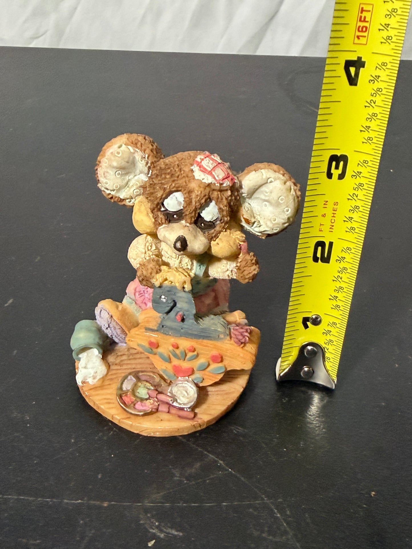 Resin Mouse Figurine with Palette and Flowers - Made in China - photo 6
