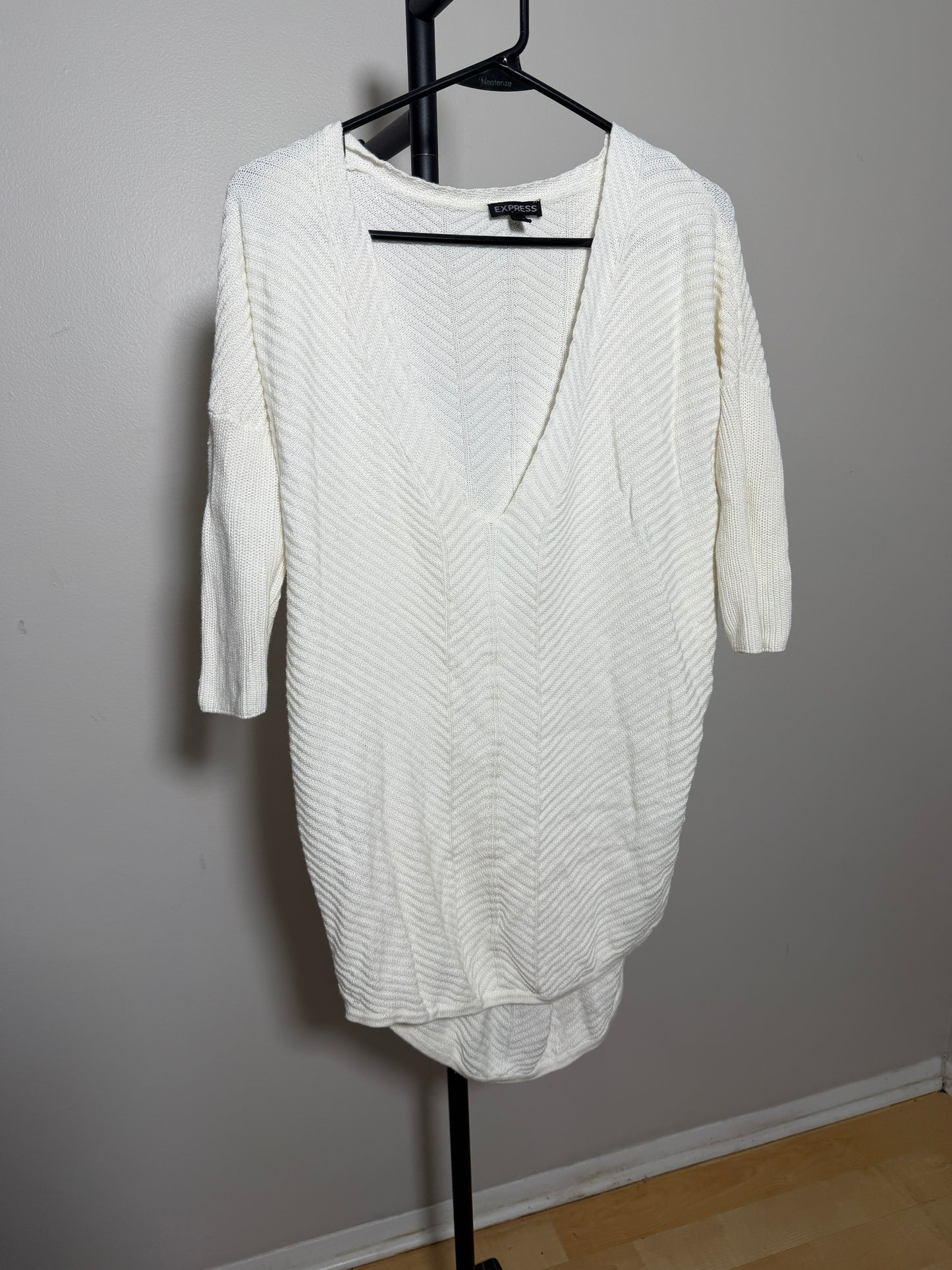Express Women's Small White V-Neck Sweater