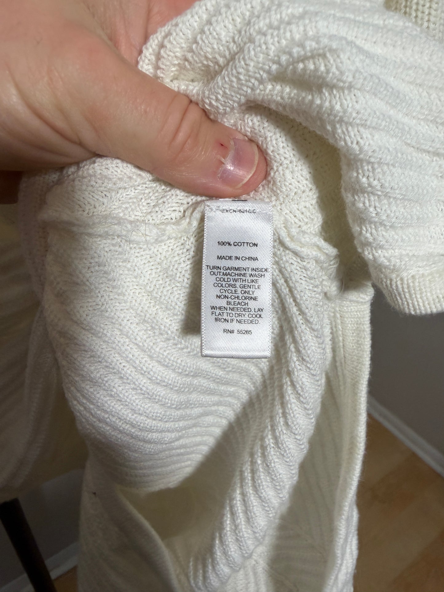 Express Women's Small White V-Neck Sweater - photo 3