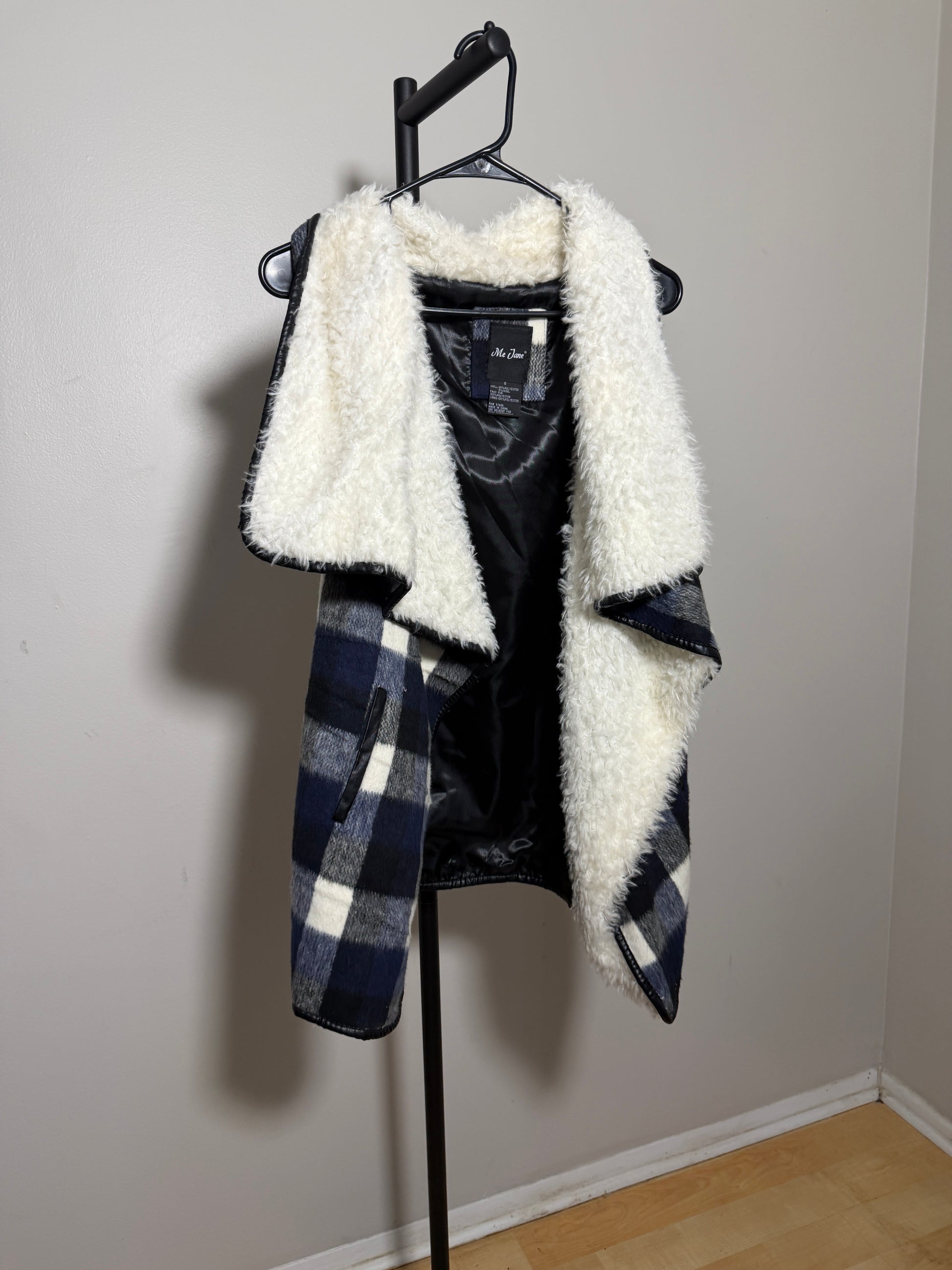 Me Jane Women's Small Plaid Vest