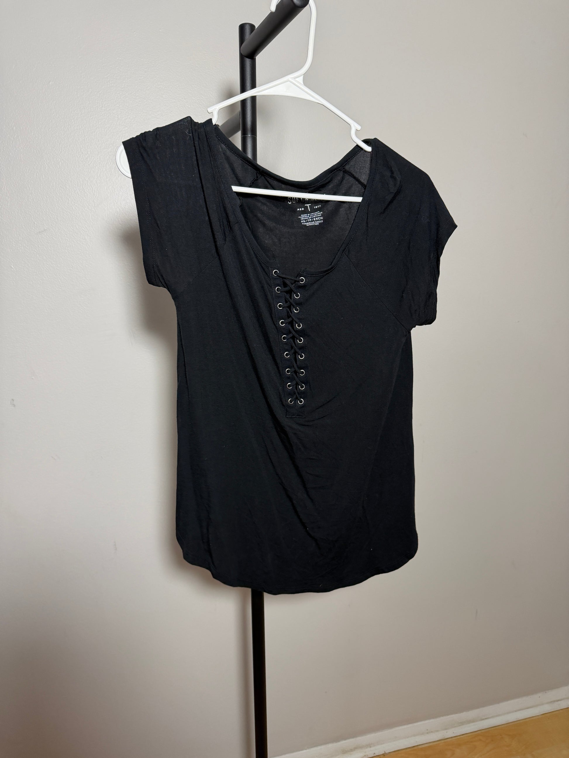 American Eagle Outfitters Soft & Sexy T Black Top XS