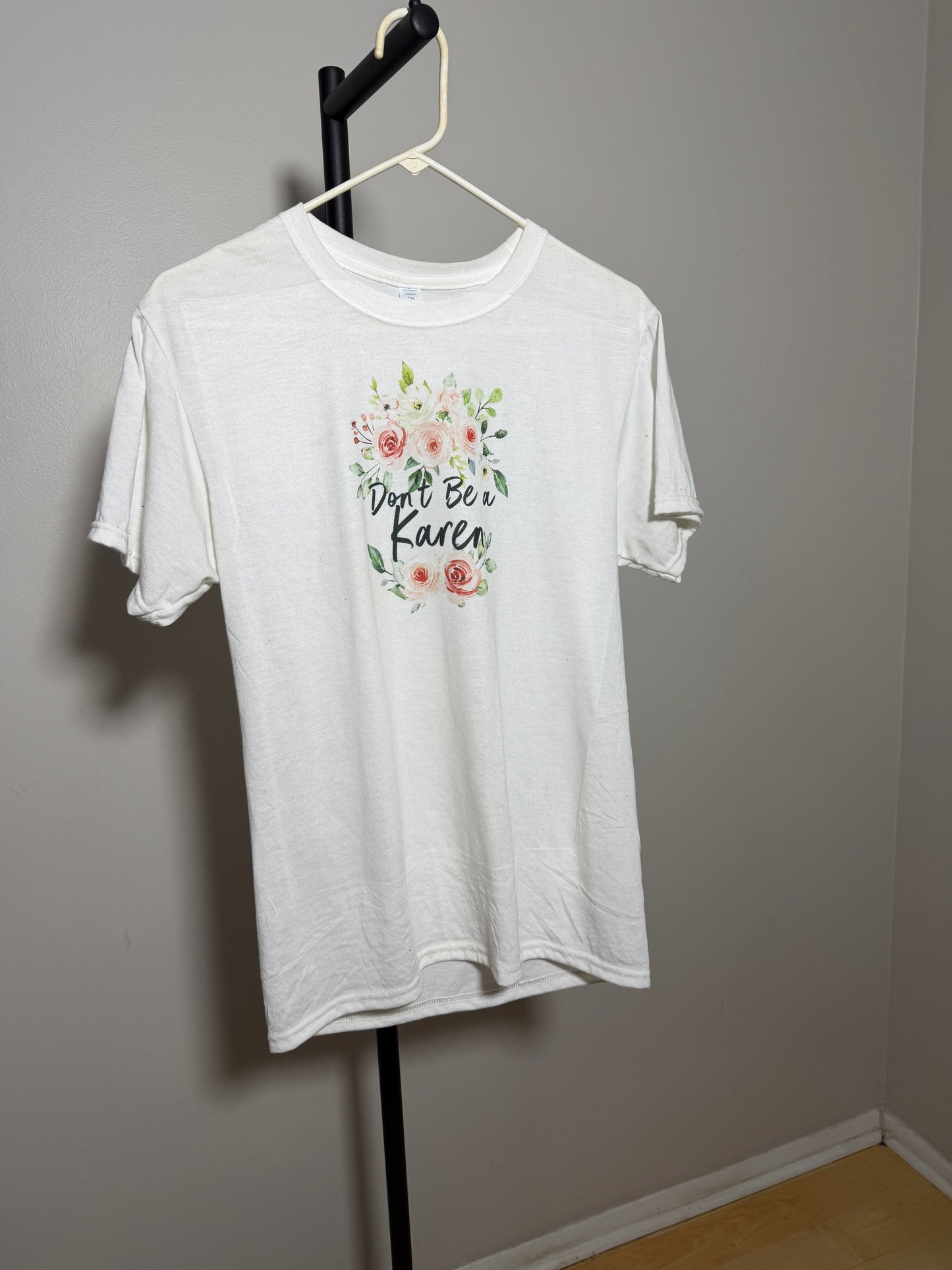 T-shirt S Floral Graphic Tee Don't Be a Karen