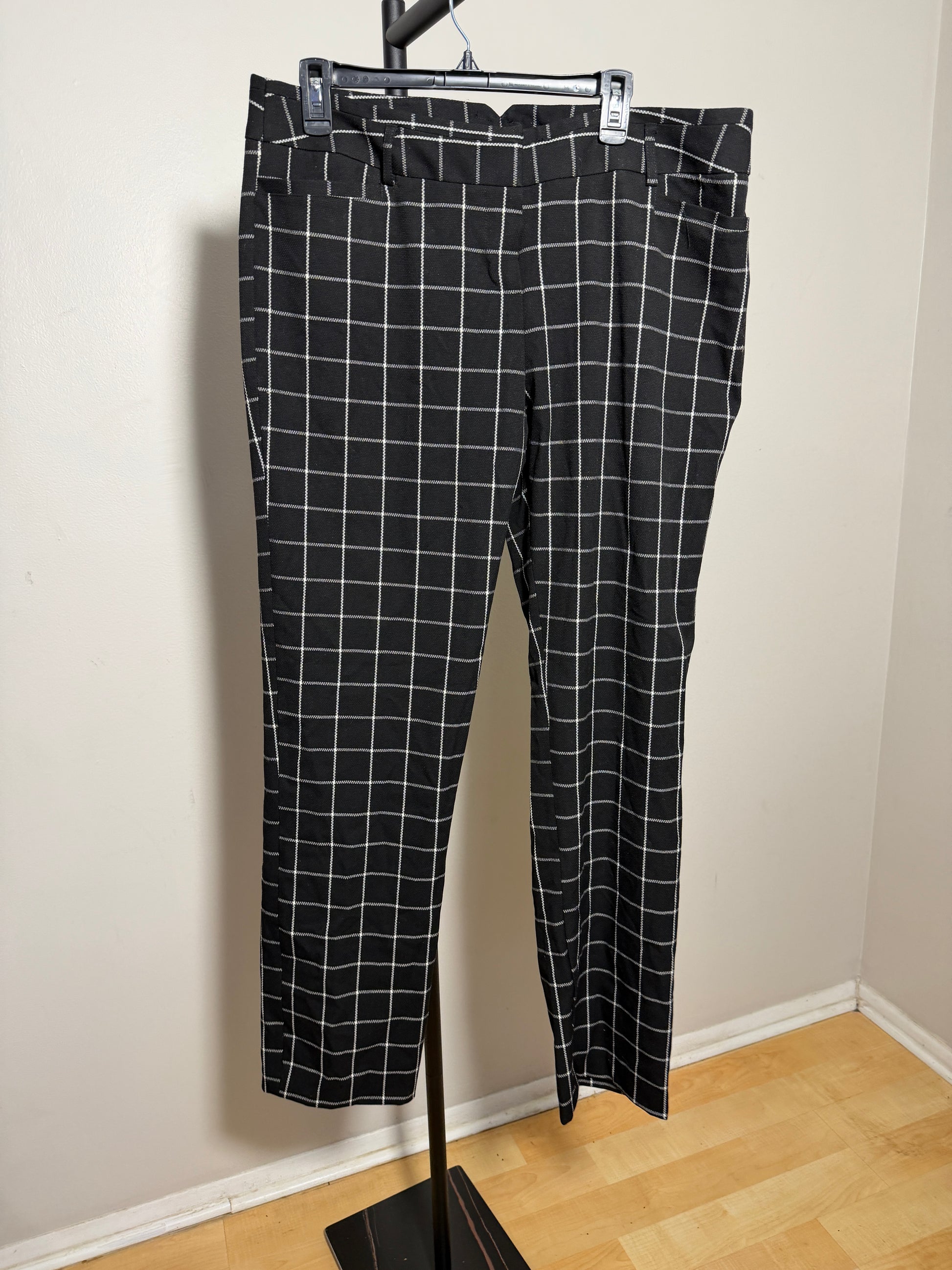 Amanda + Chelsea Women's 14 Black and White Checkered Pants