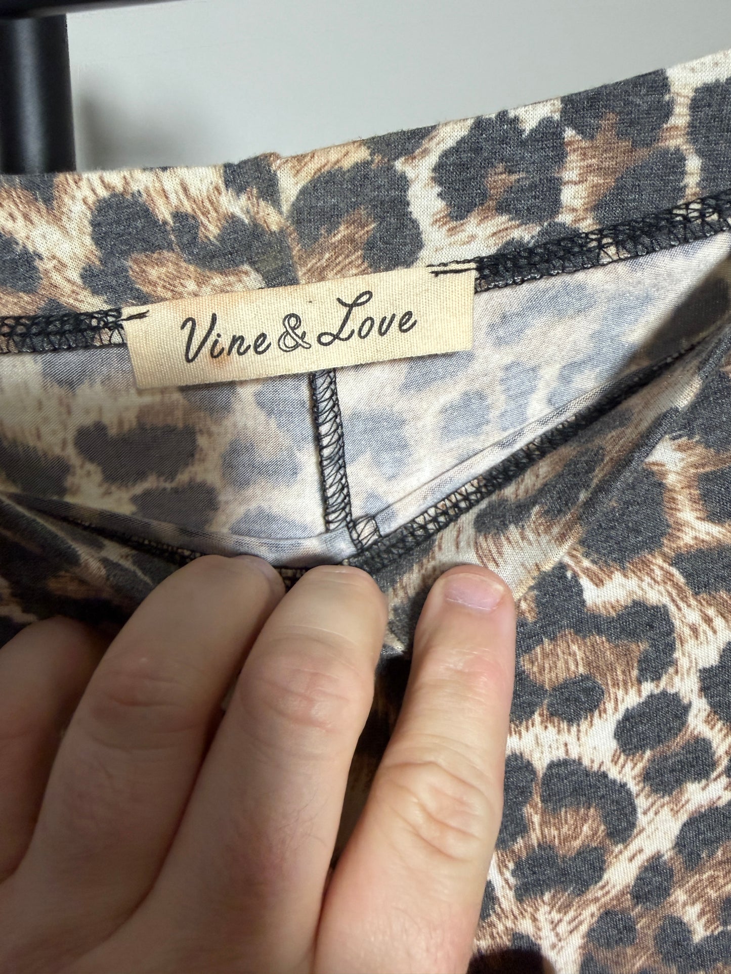 Vine & Love Women's Small Leopard Print Flare Pants - photo 2