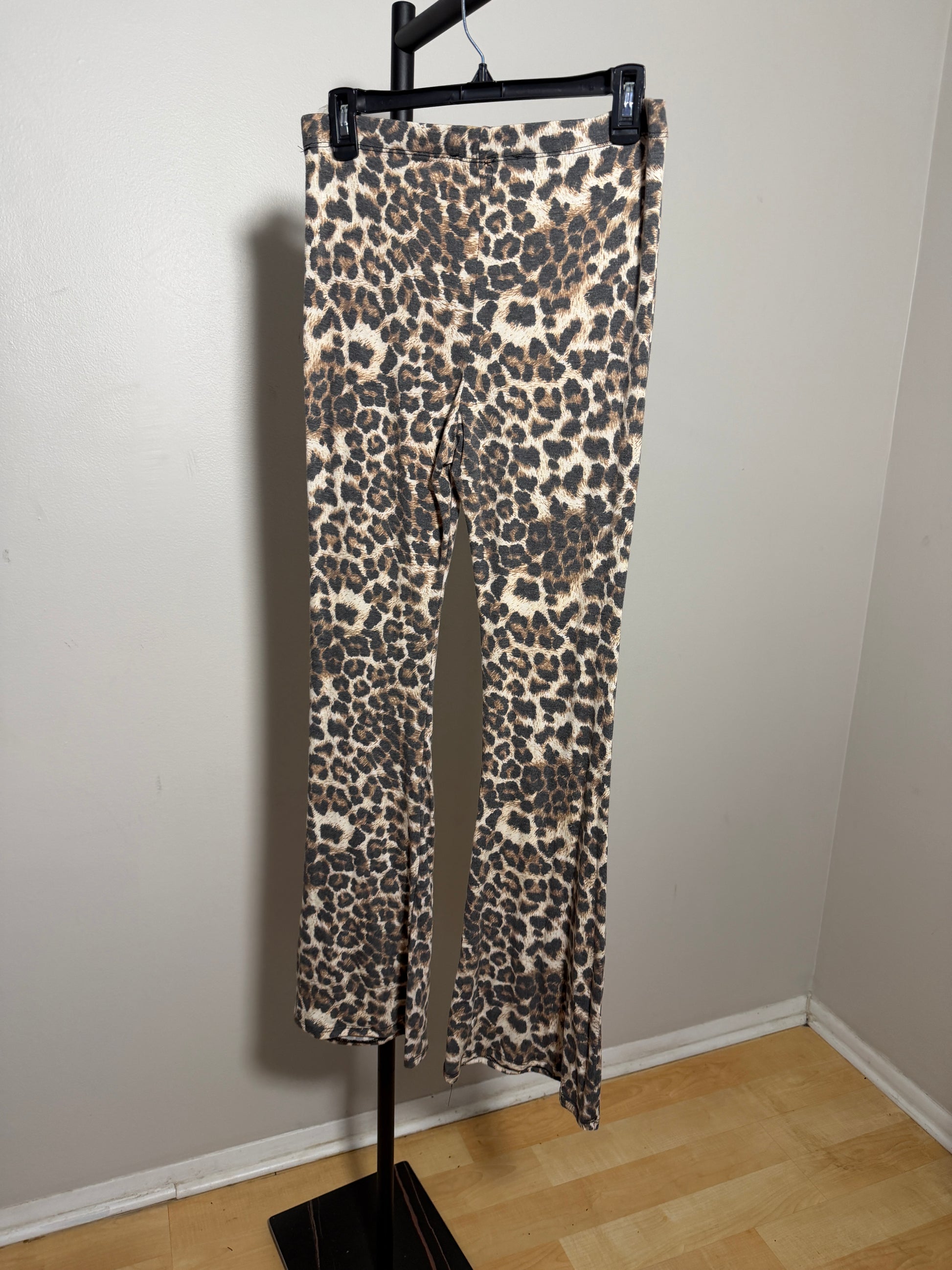 Vine & Love Women's Small Leopard Print Flare Pants - photo 4