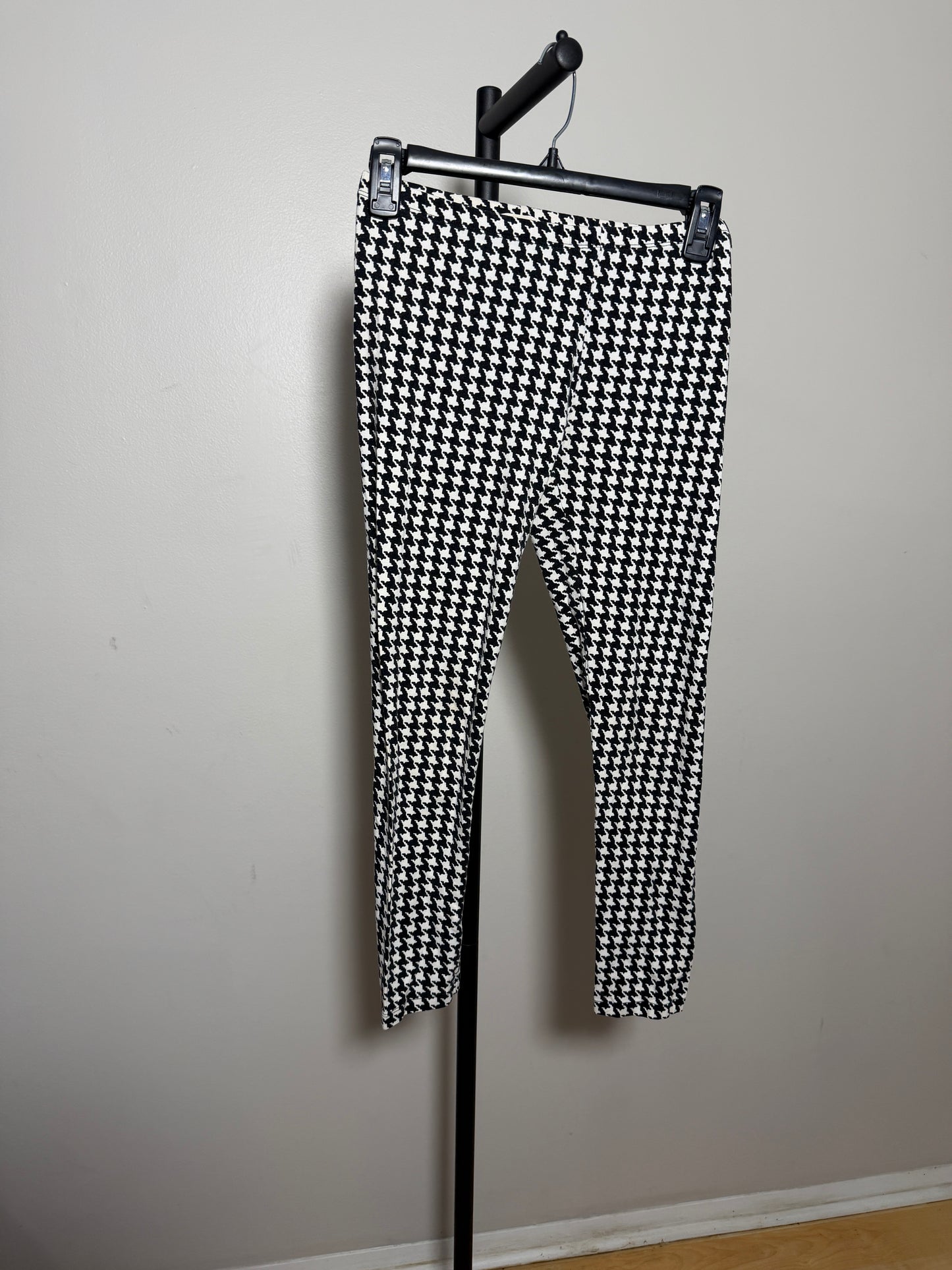Pink Republic Women's M Houndstooth Leggings