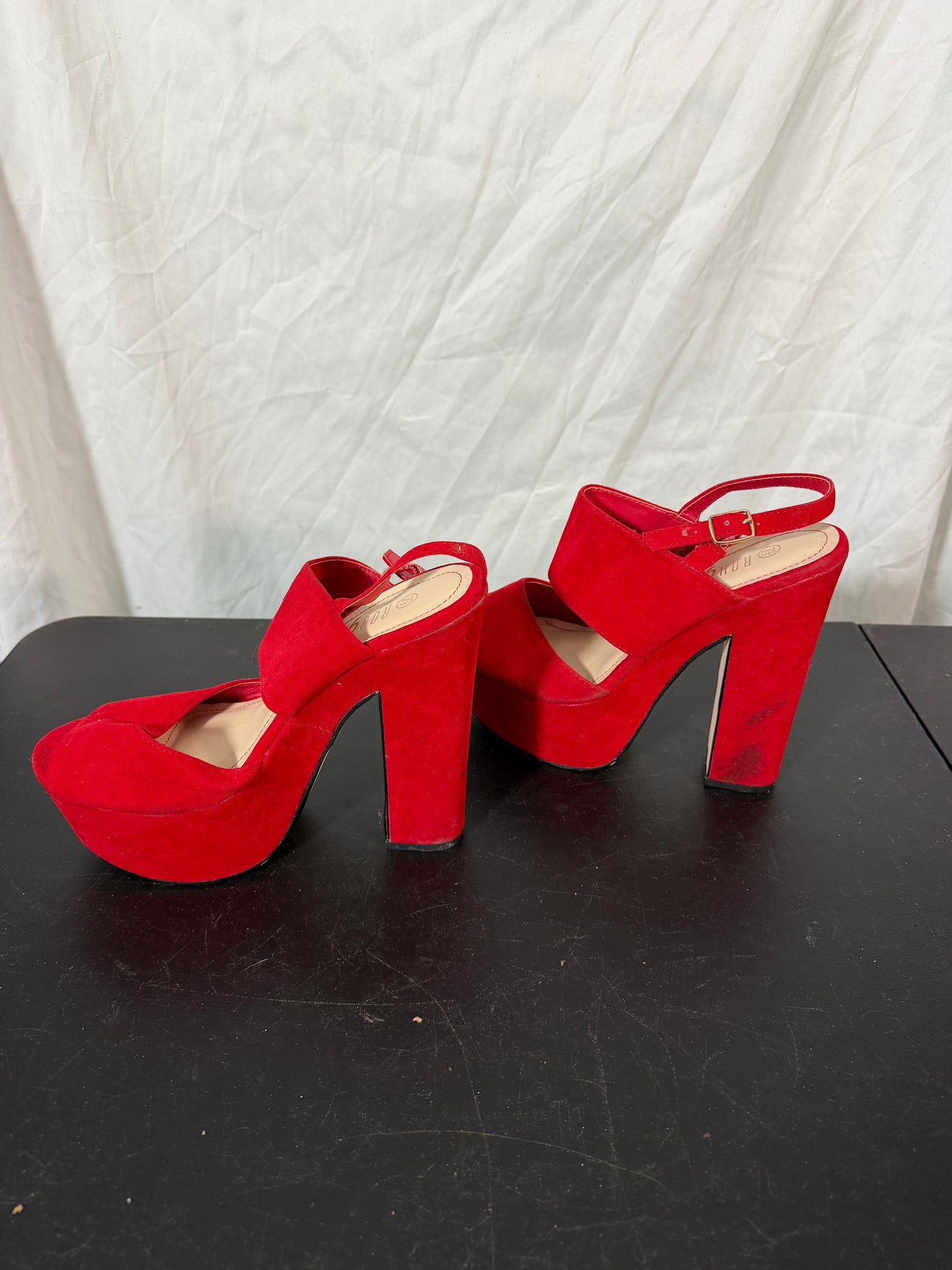 Rouge Helium Red Suede High Heels Size 7.5 - photo 4