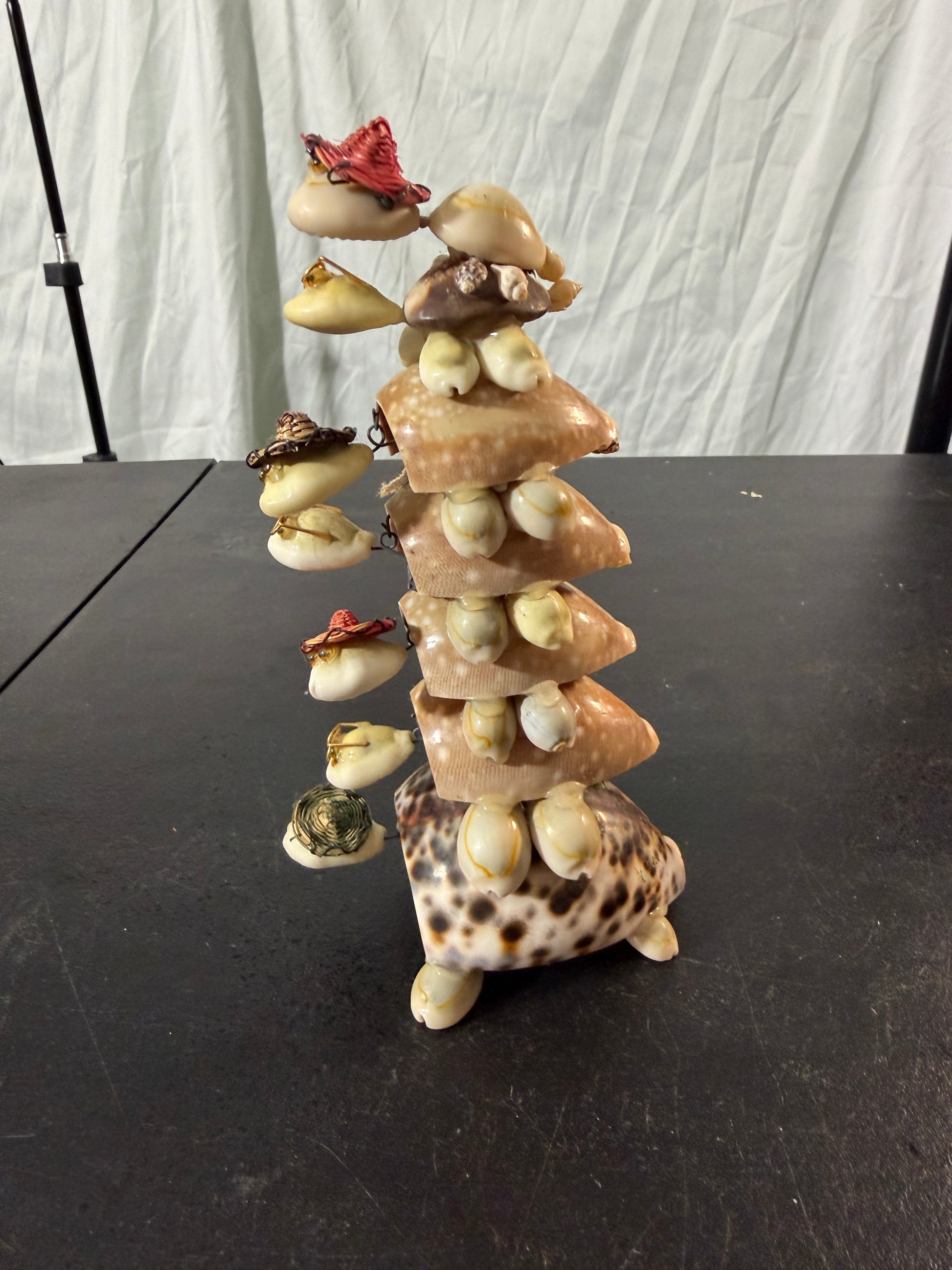 Turles Seashell Figurine With Bobbleheads - Decorative Seashells