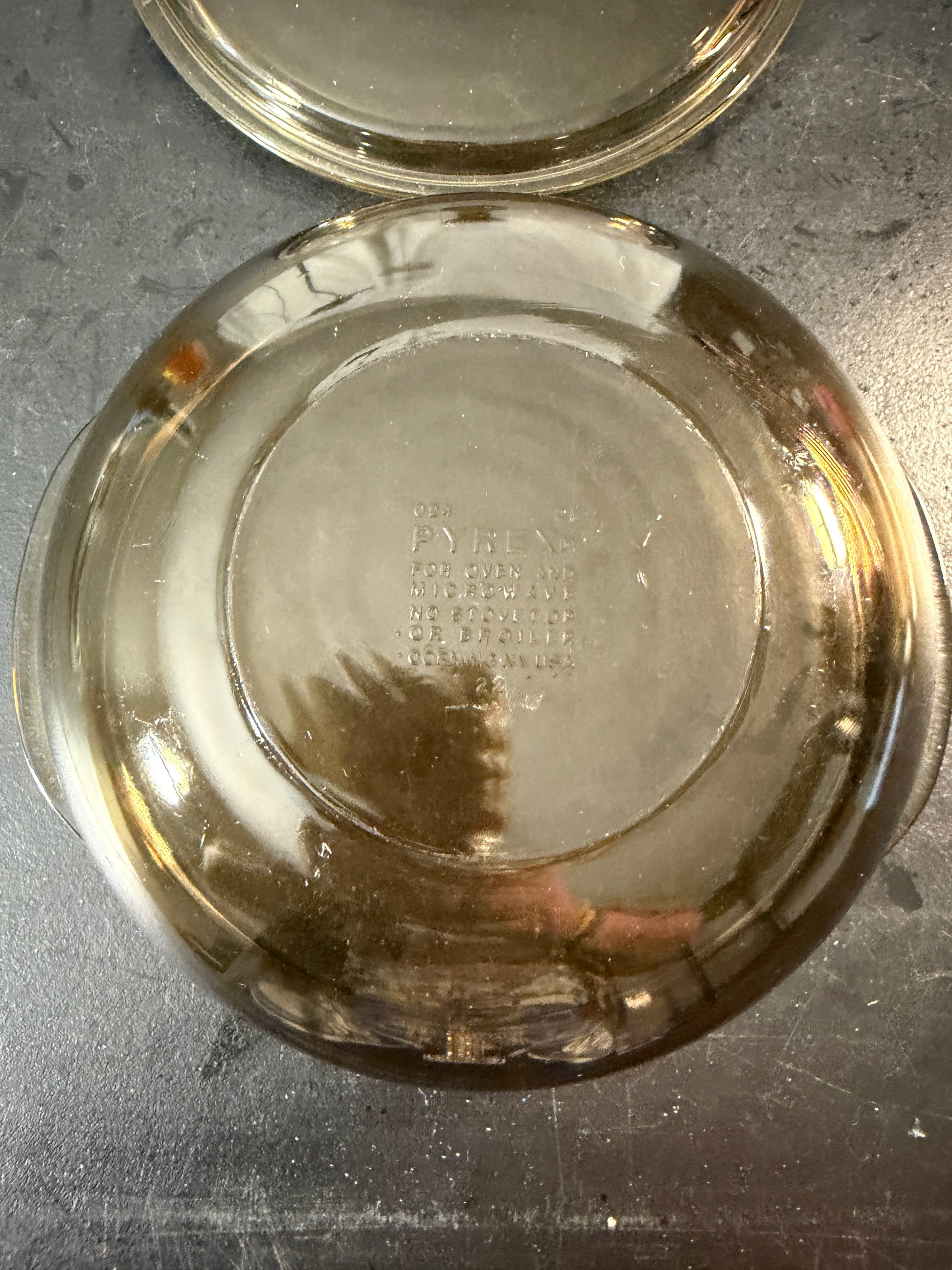 Pyrex Amber Glass Casserole Dish with Lid 2.5 Quart - photo 4