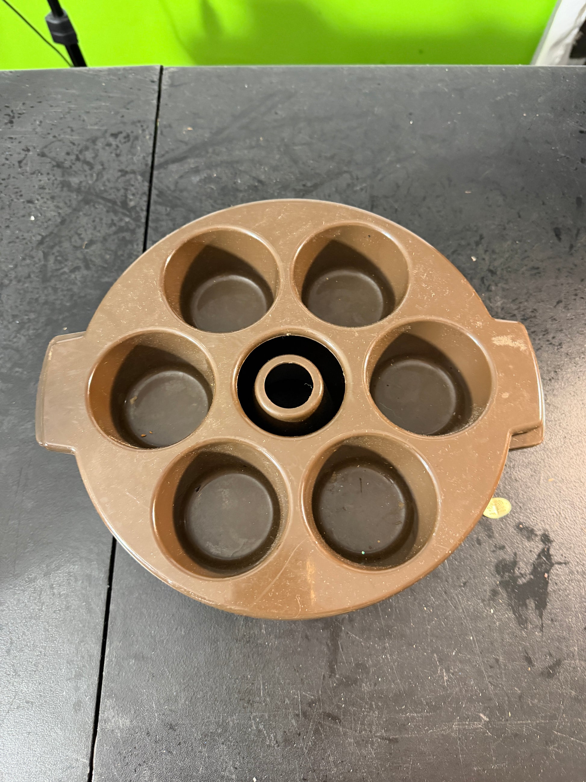 Mirro Microwave Brown Cake Pan 8 Cup