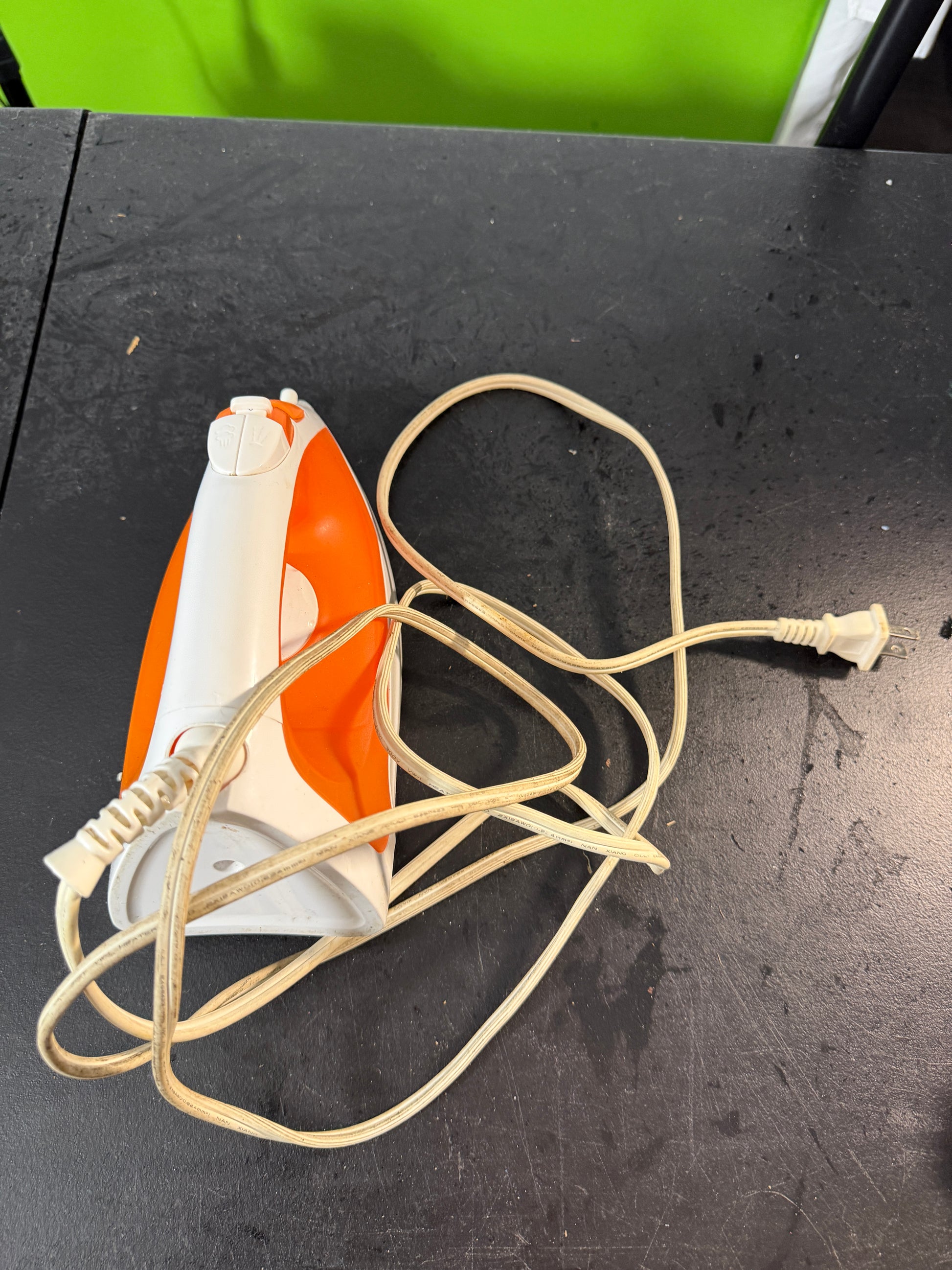 Walmart Stores Inc E52350 Steam Iron - photo 2