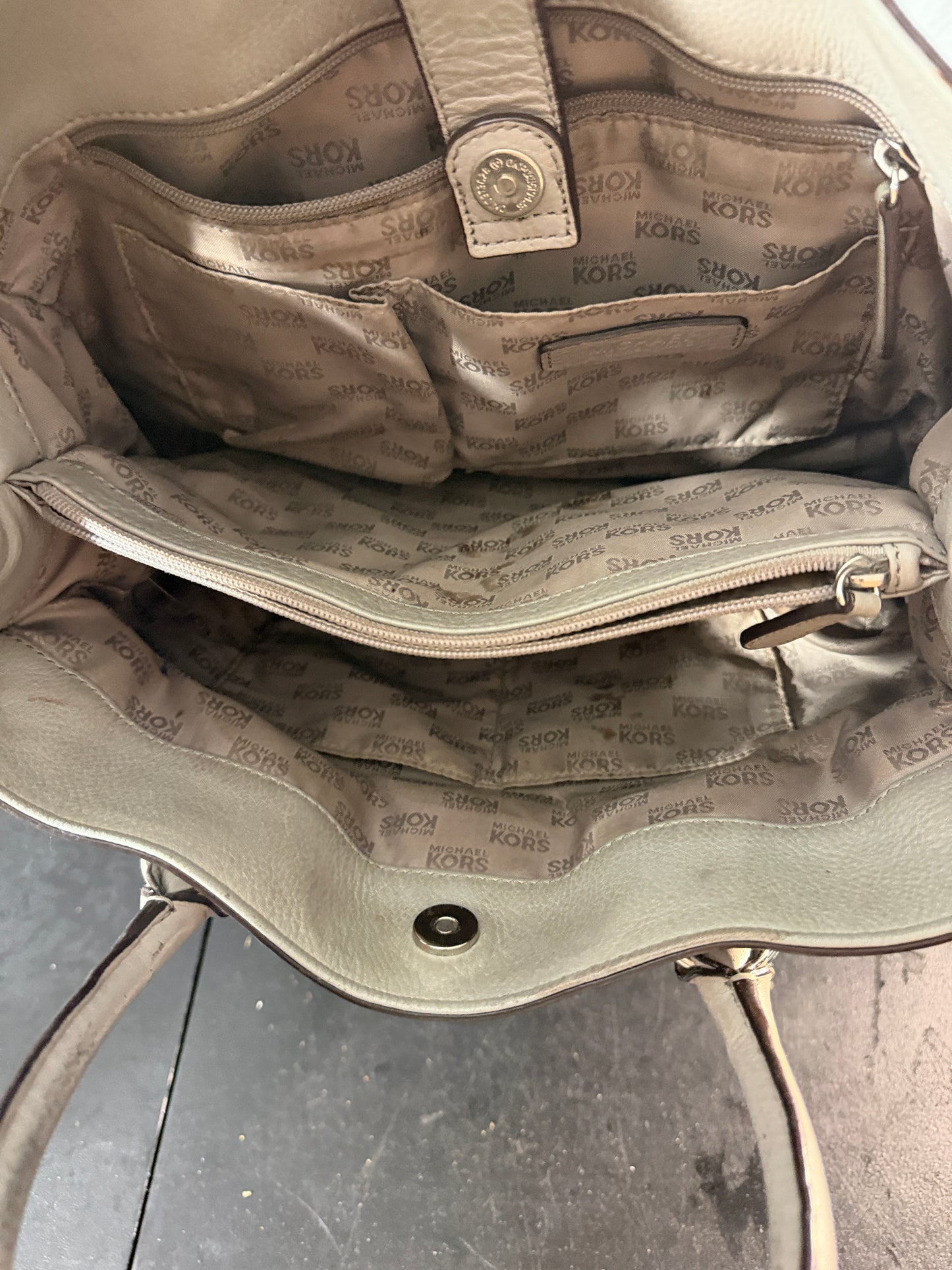 Michael Kors Gray Leather Handbag - photo 3