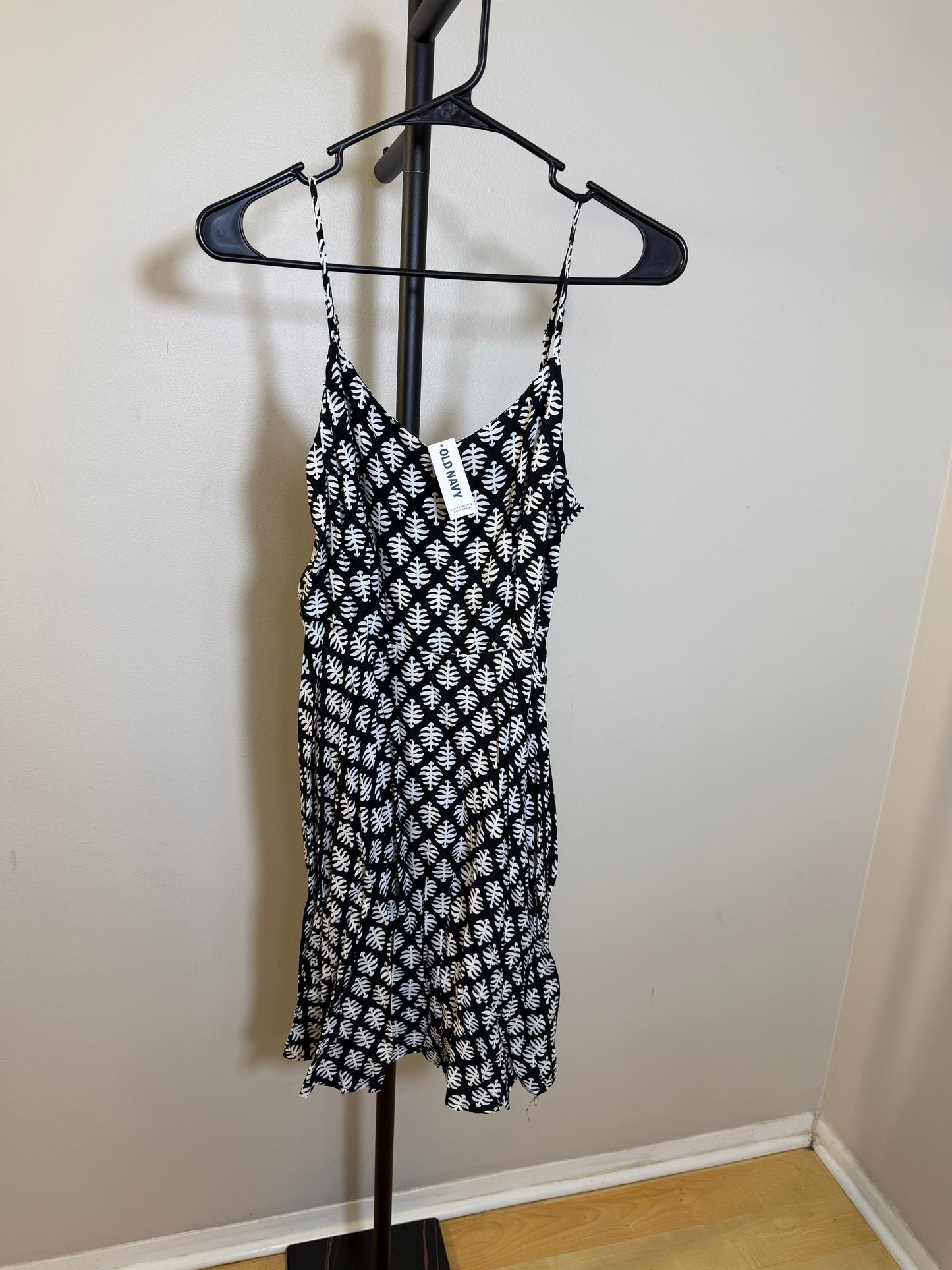 Old Navy Women's Small Black White Leaf Print Dress