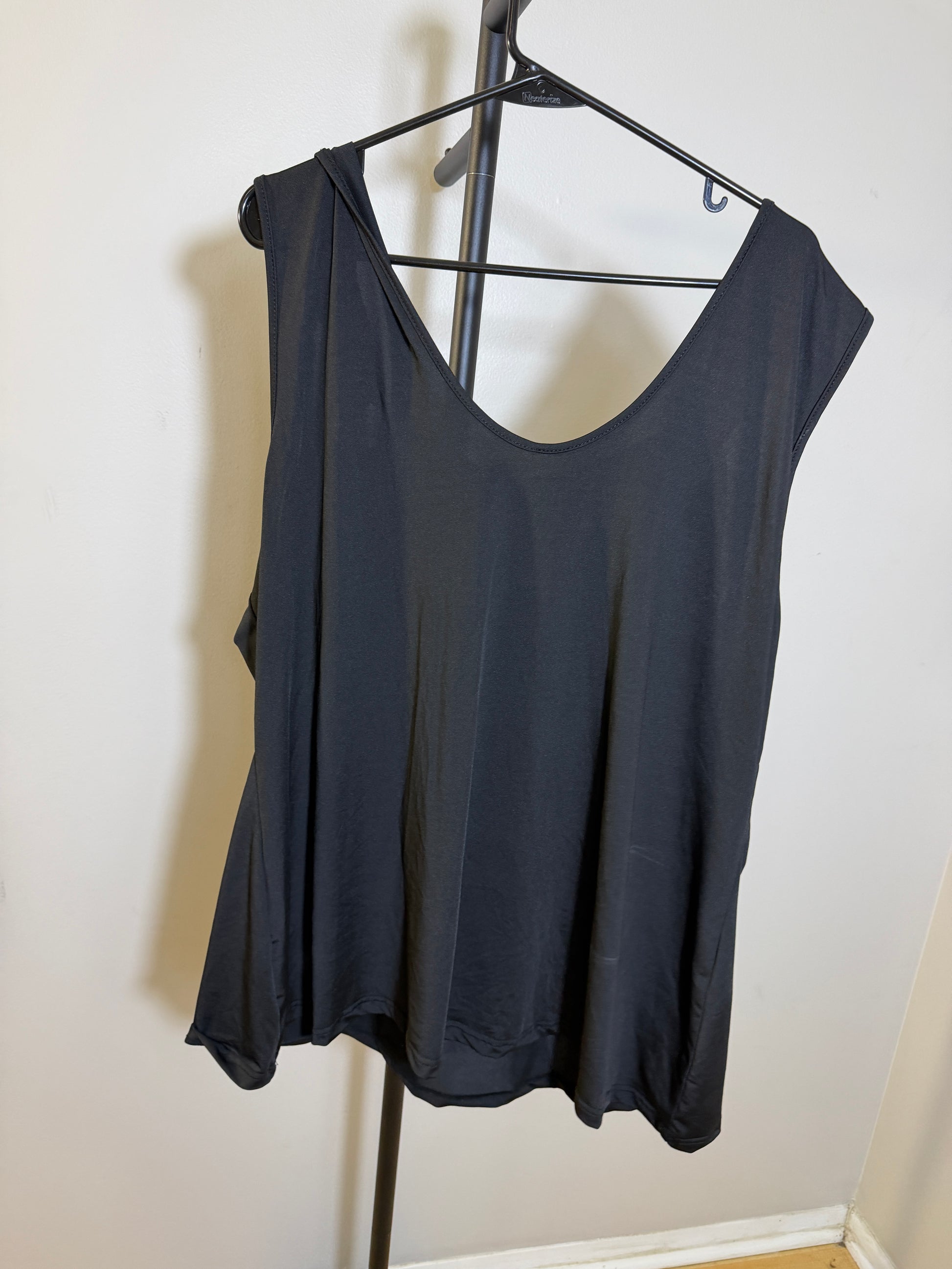 Black Tank Top 5XL with Heart Design - photo 4