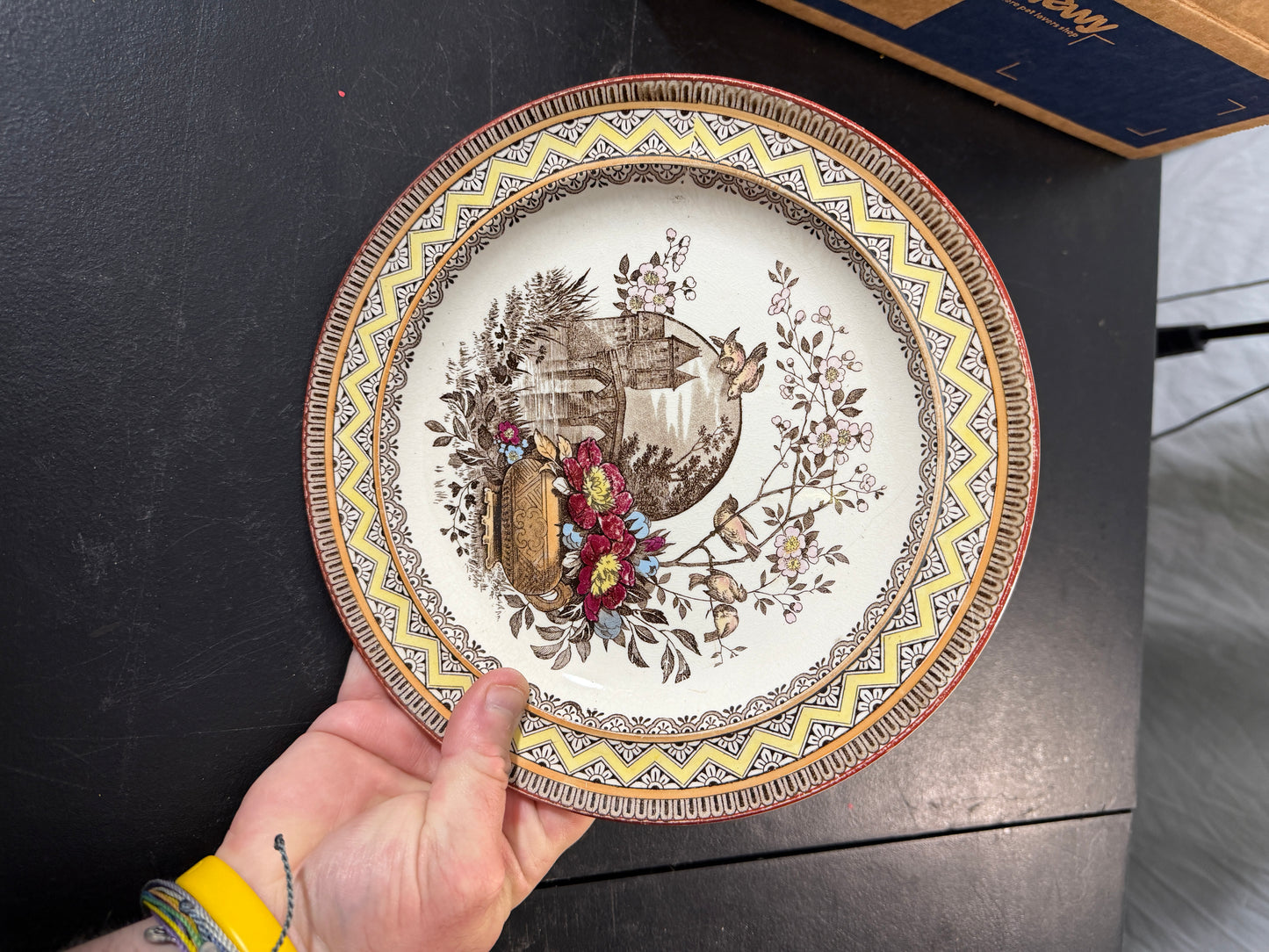 Edinburgh Decorative Plate Floral Design 8.5 inches - photo 2