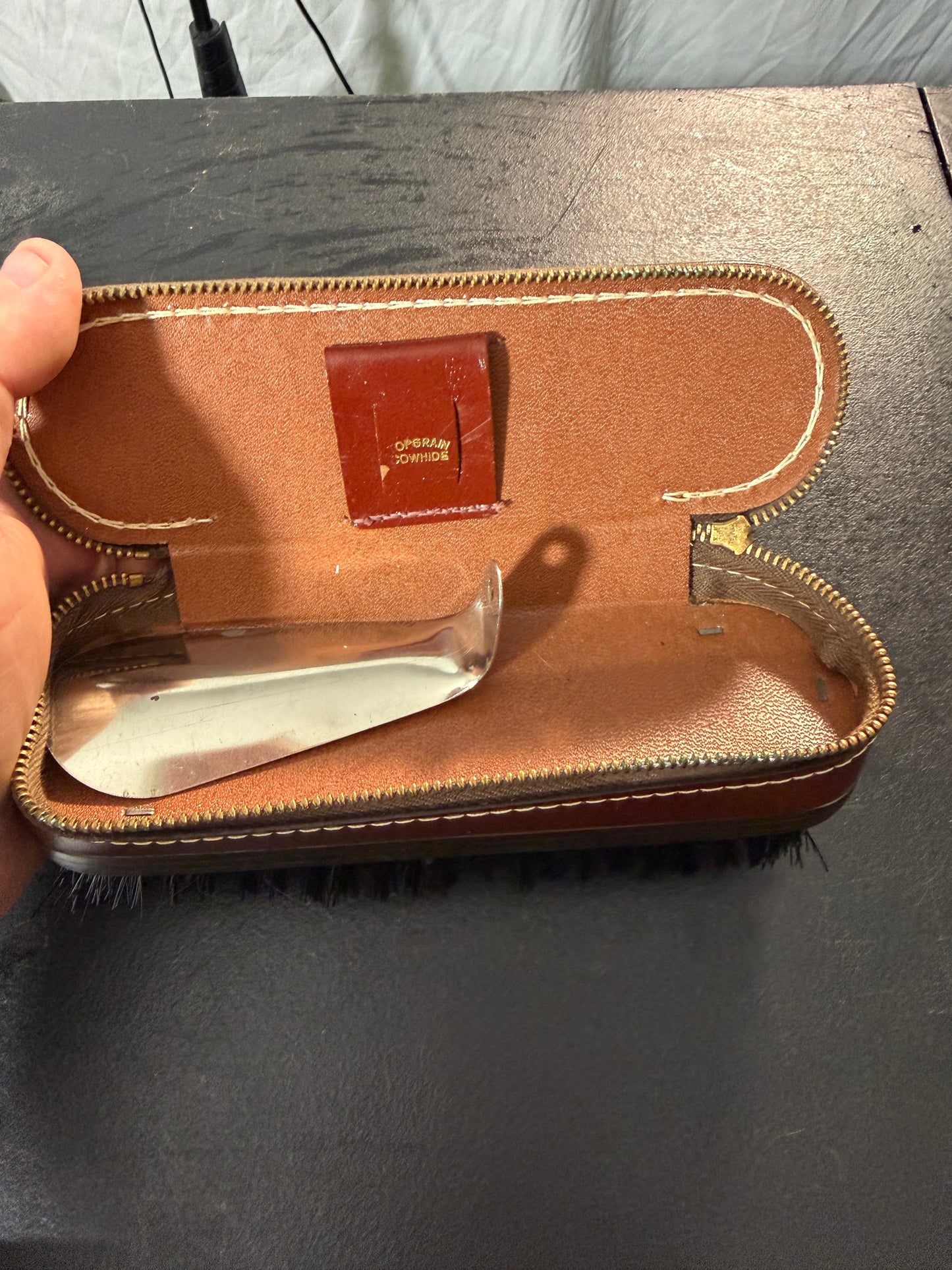 Vintage Shoe Shine Brush with Zippered Leather Case - photo 5