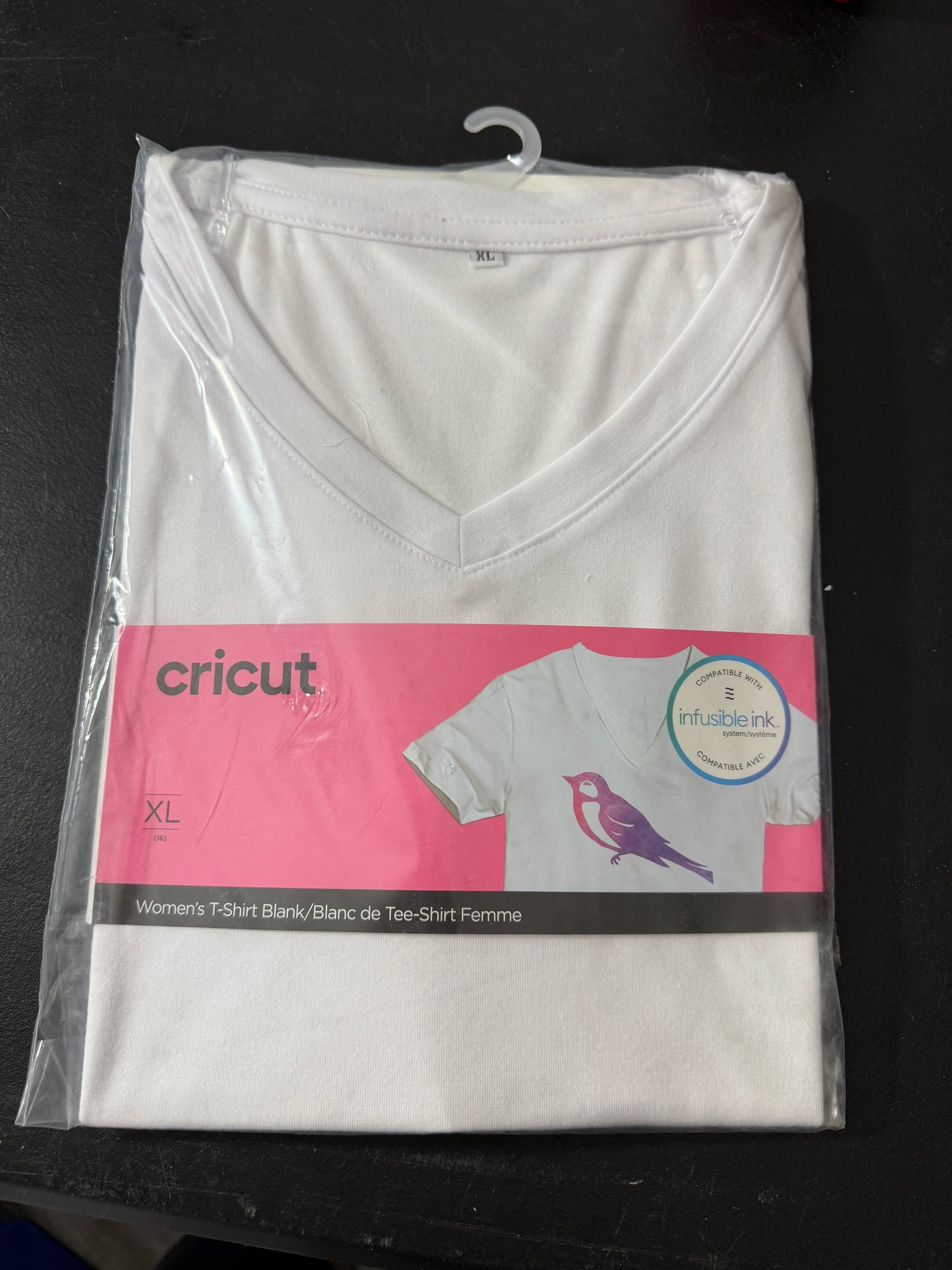 Cricut Women's V Neck T-shirt Blank XL - MDP-00464