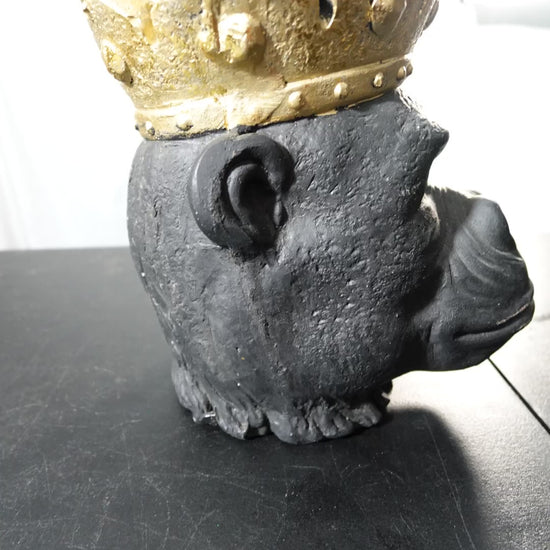 MDP-00503 Rag and Rust narrated slideshow social video 2026-06-05-v5-fit-photos - Sagebrook Home Resin 12 Gorilla Head Planter with Crown, Black
