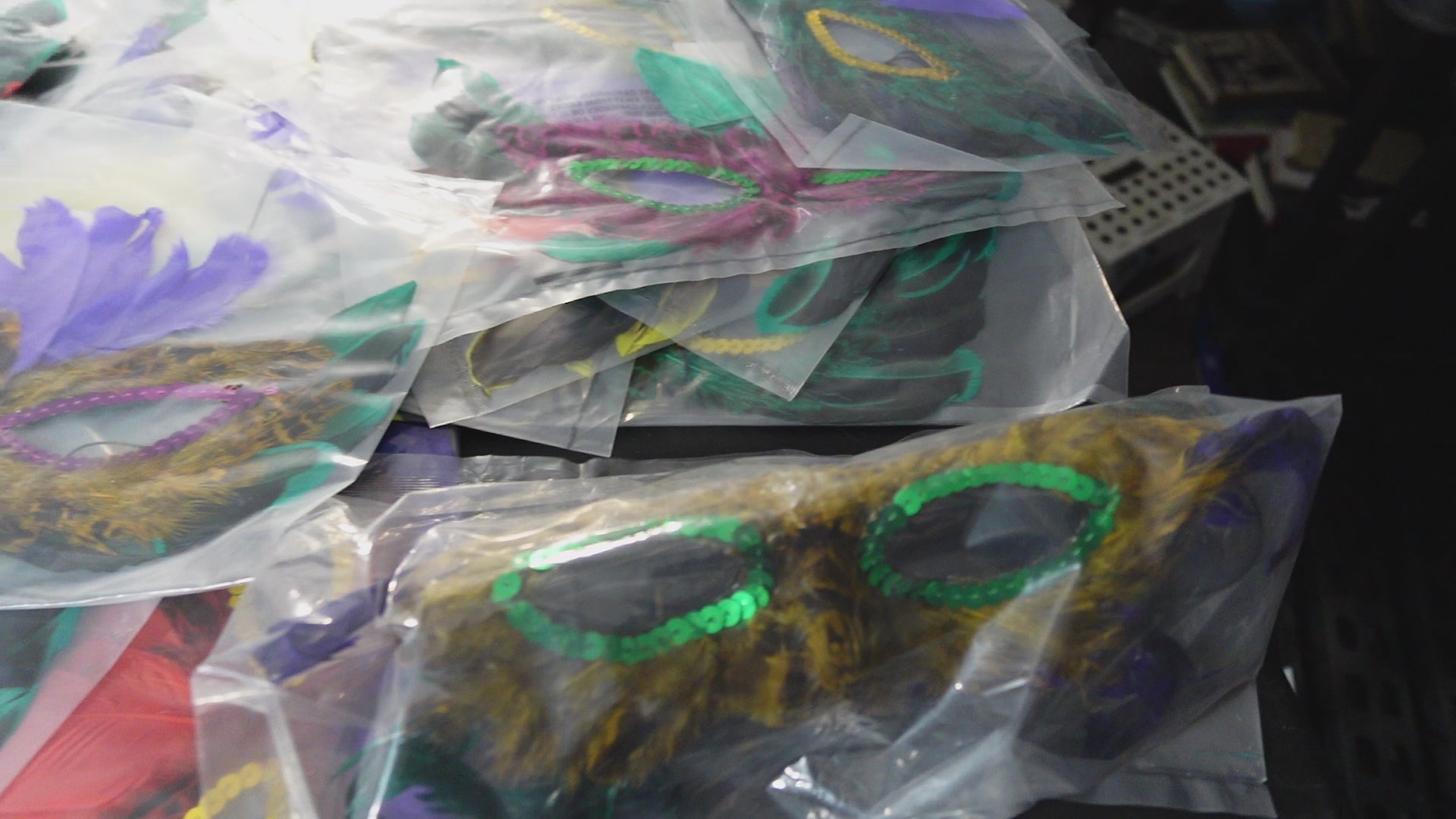 MDP-00502 product video Assorted Mardi Gras Masks with Feathers